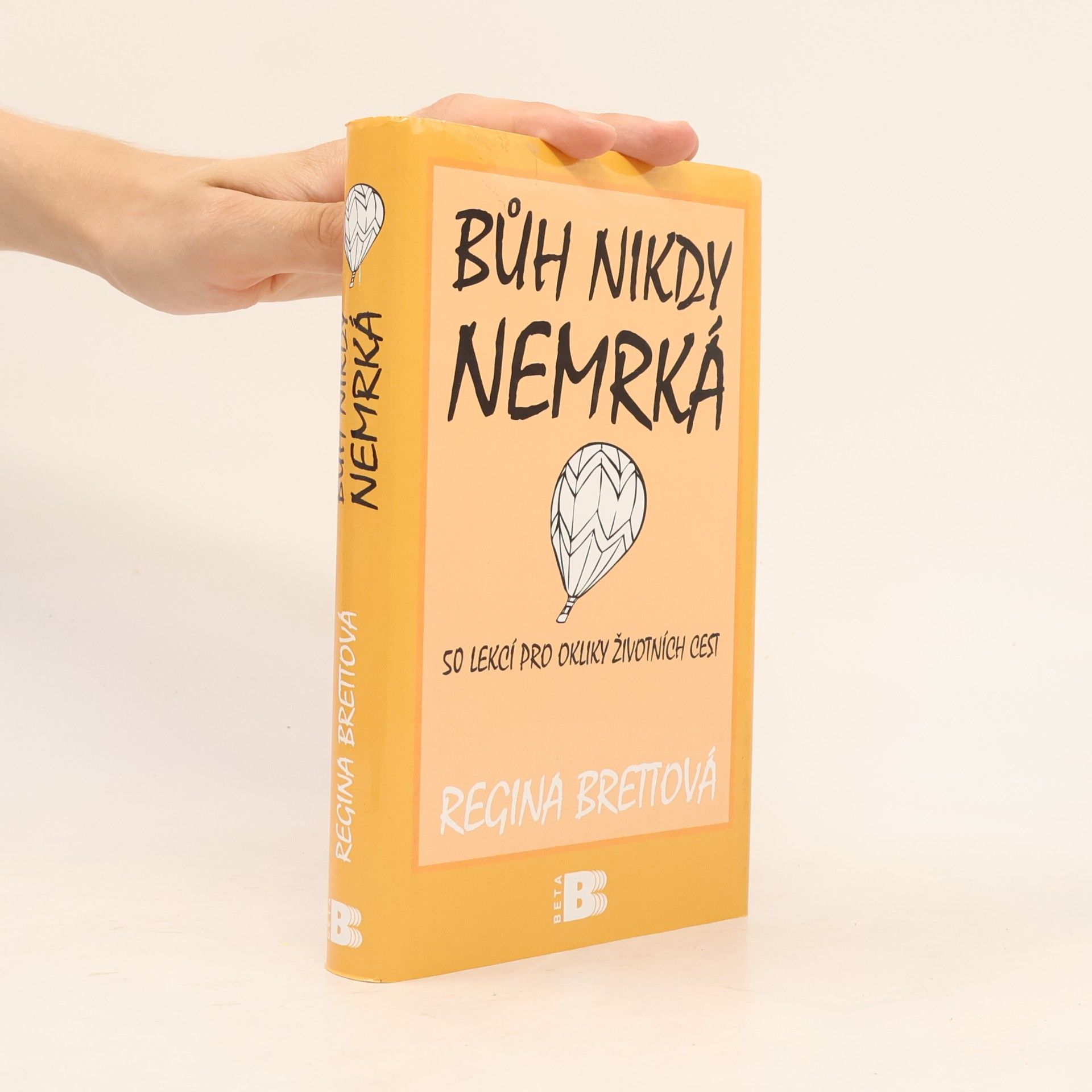 Regina Brett Bůh nikdy nemrká : 50 lekcí pro okliky životních cest