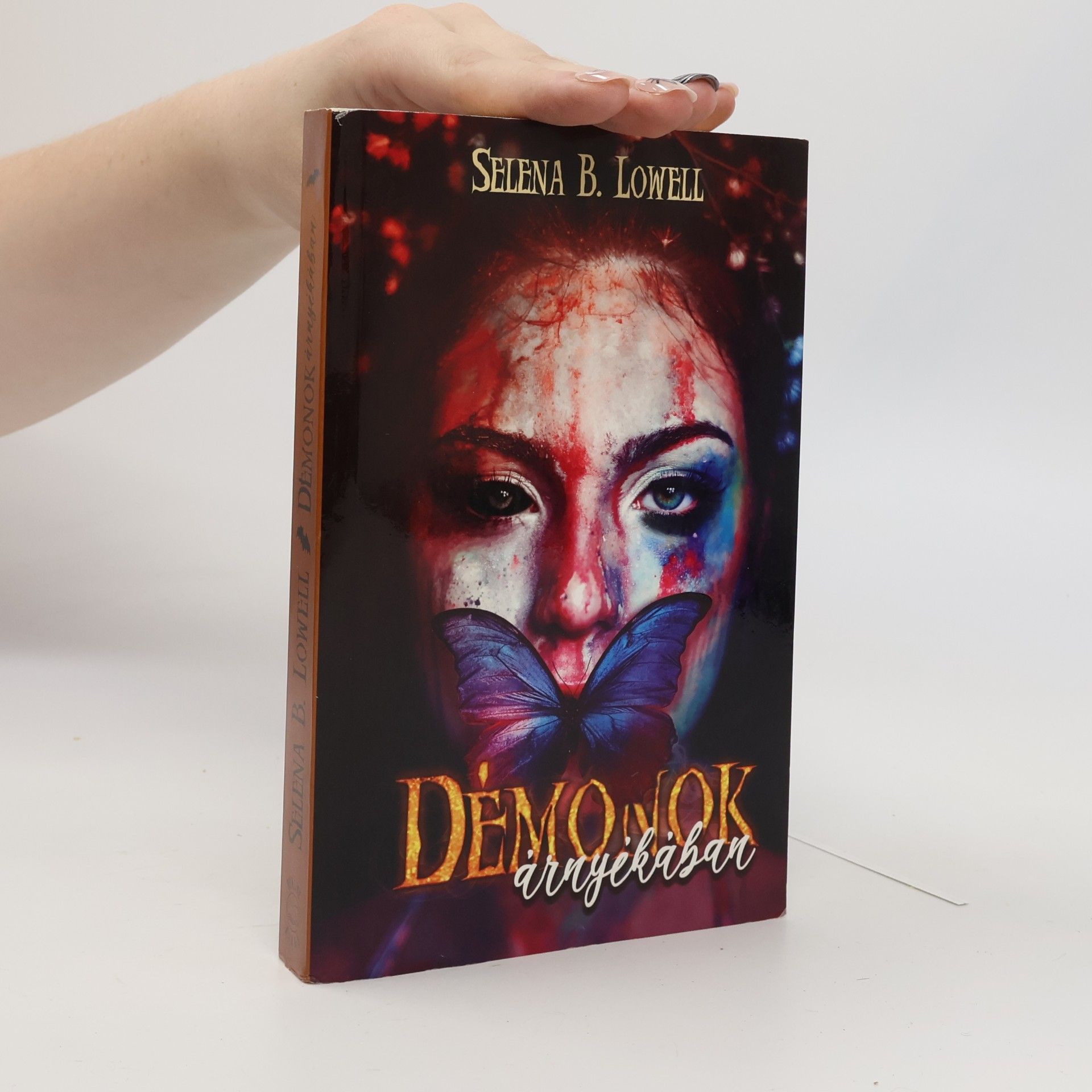 Selena B. Lowell Démonok árnyékában
