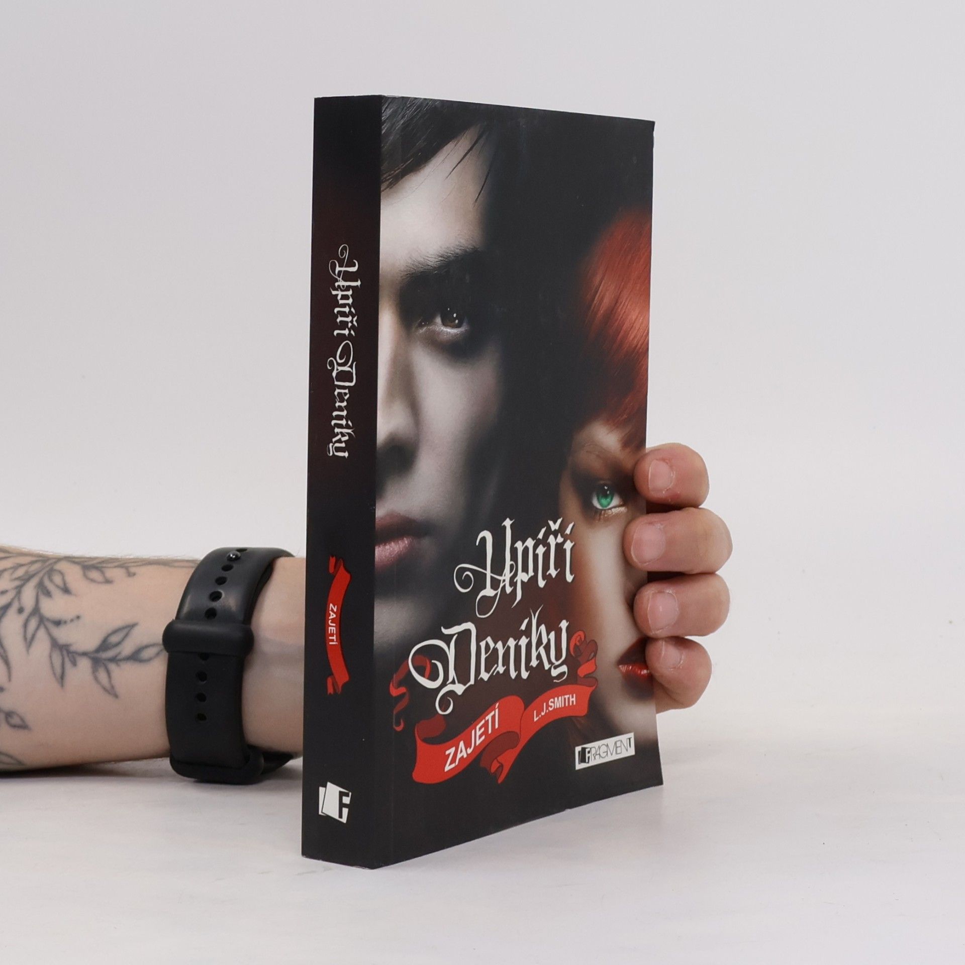 L. J. Smith Upíří deníky. Zajetí