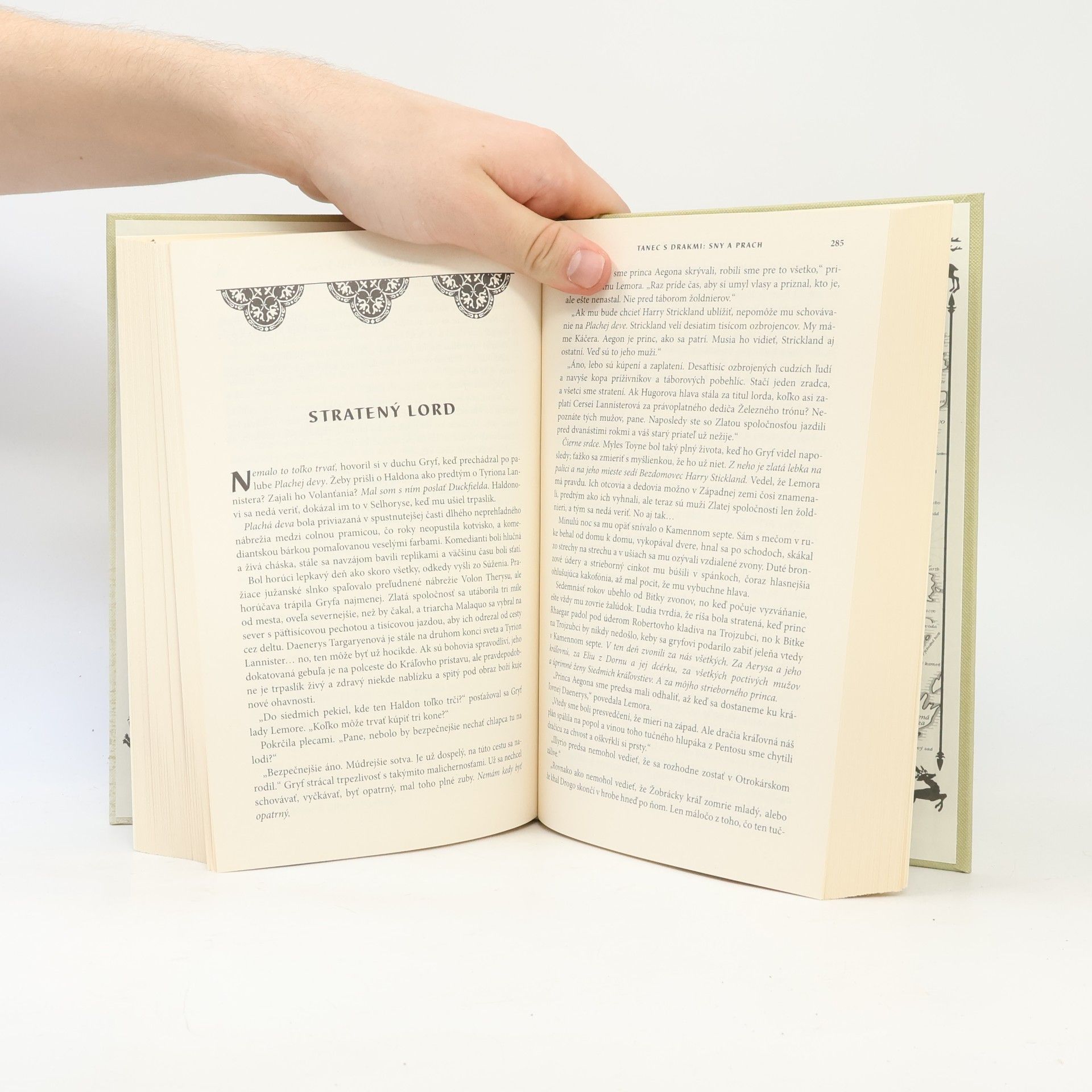 George R. R. Martin Tanec s drakmi 1: Sny a prach