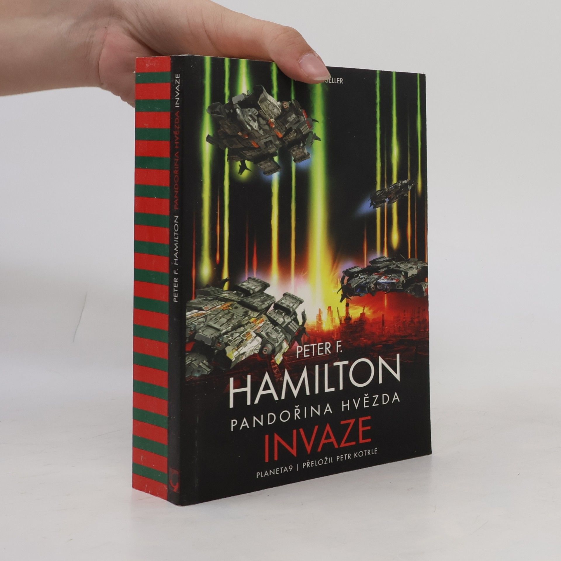 Peter F. Hamilton Pandořina hvězda – Invaze