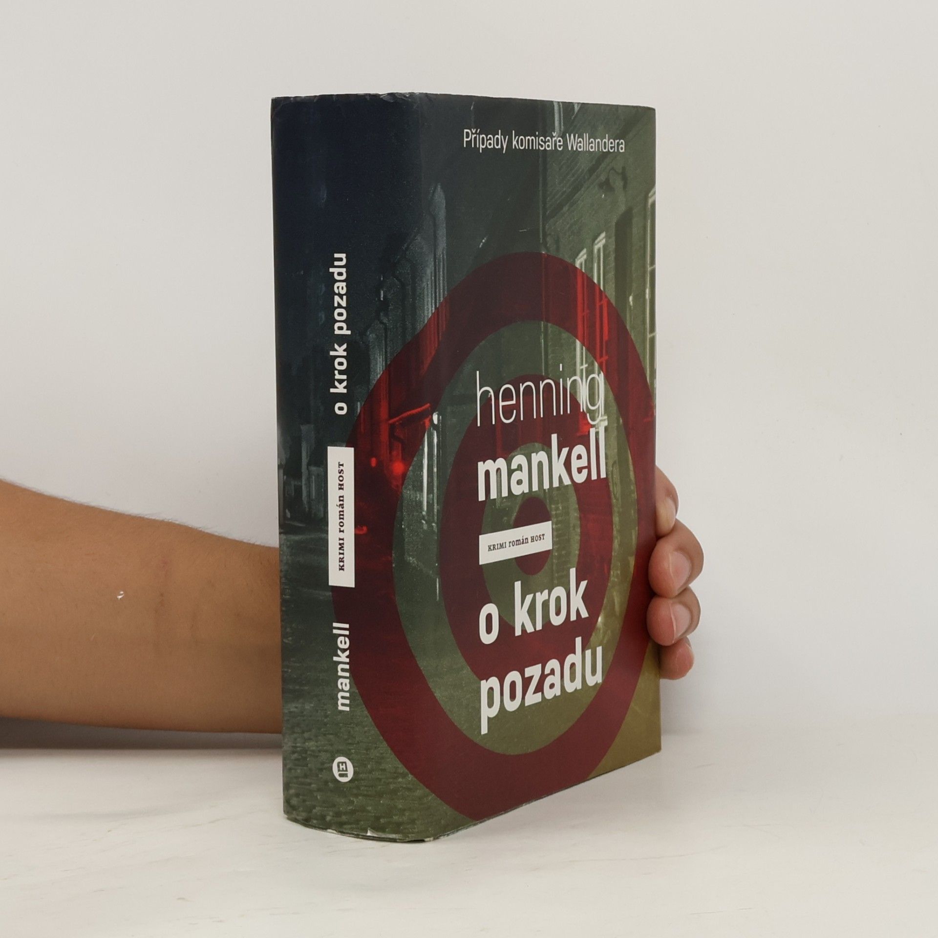 Henning Mankell O krok pozadu