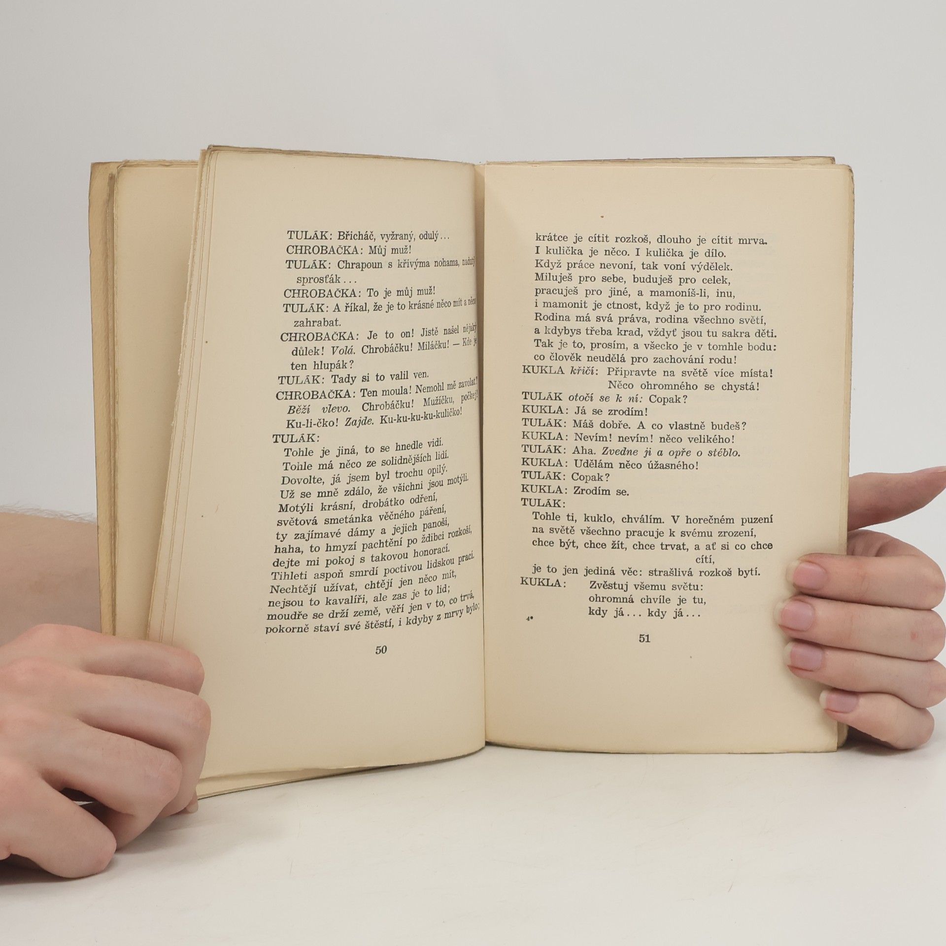 Karel Čapek Ze života hmyzu : komedie o třech aktech s předehrou a epilogem