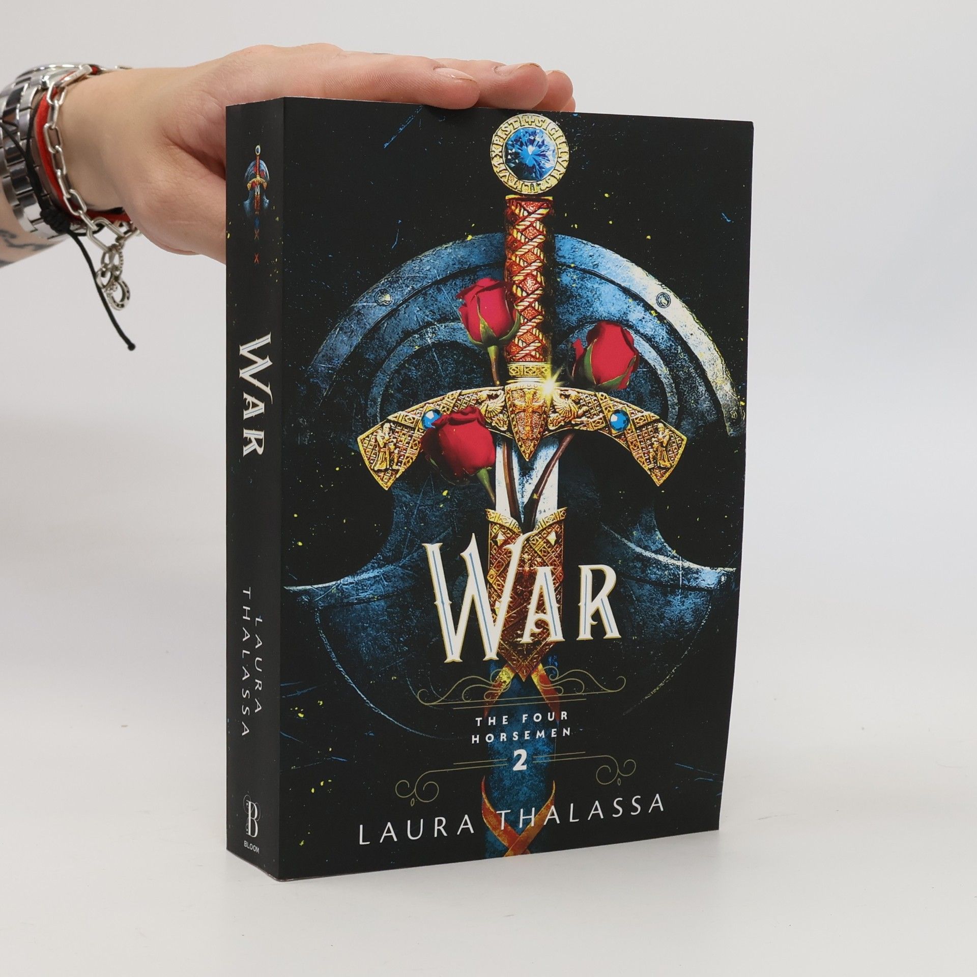 Laura Thalassa War