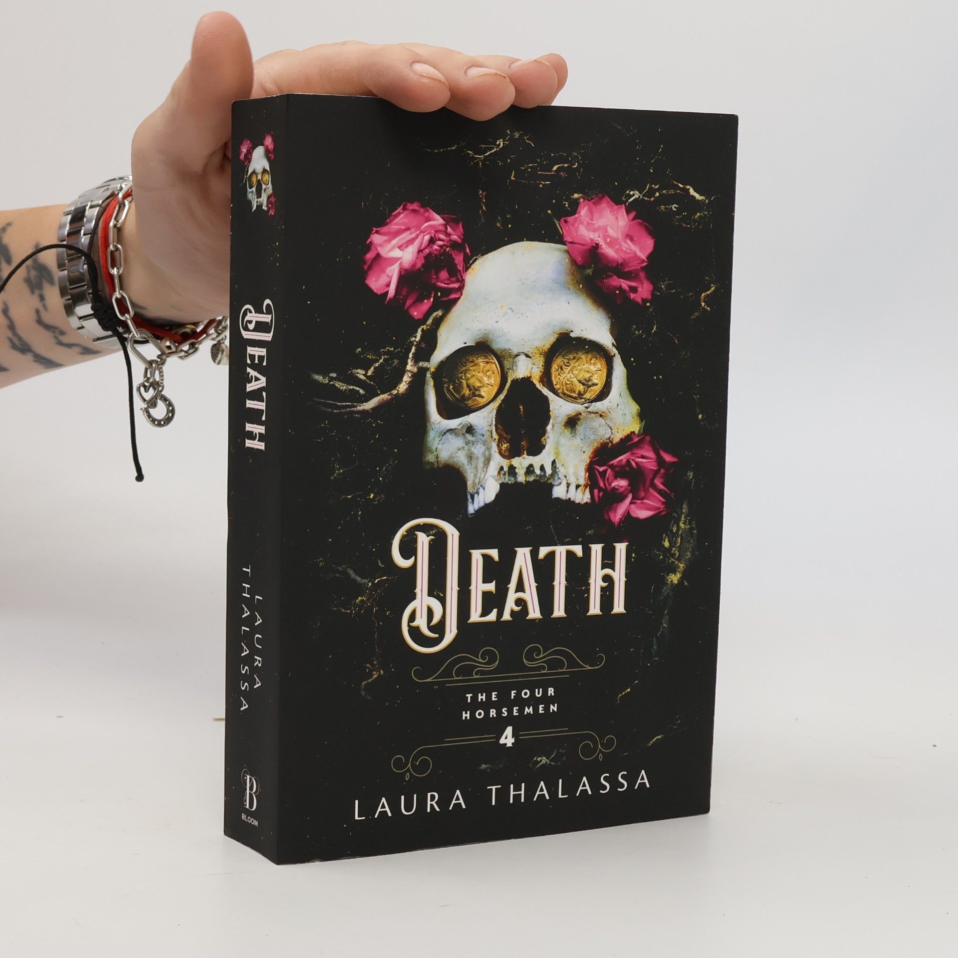 Laura Thalassa Death