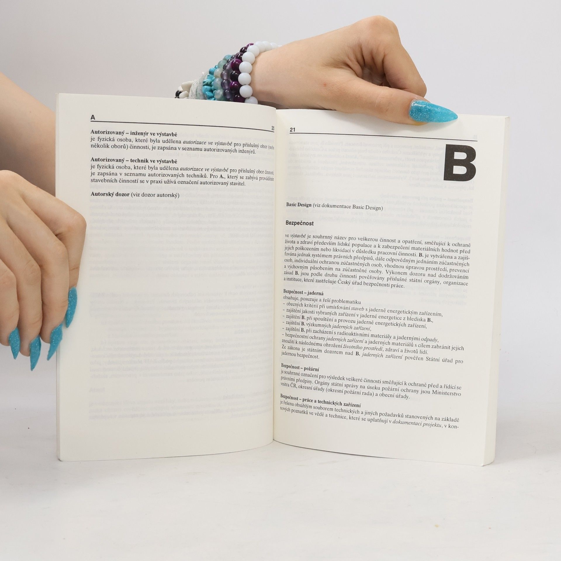 Various authors Slovník pojmů ve výstavbě