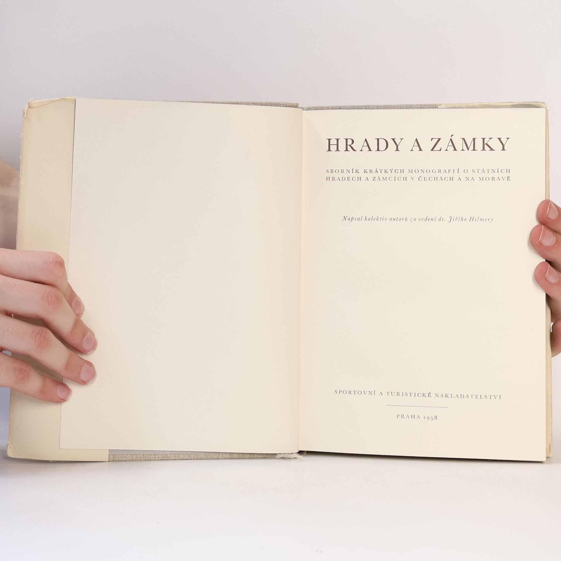 Various authors Hrady a zámky