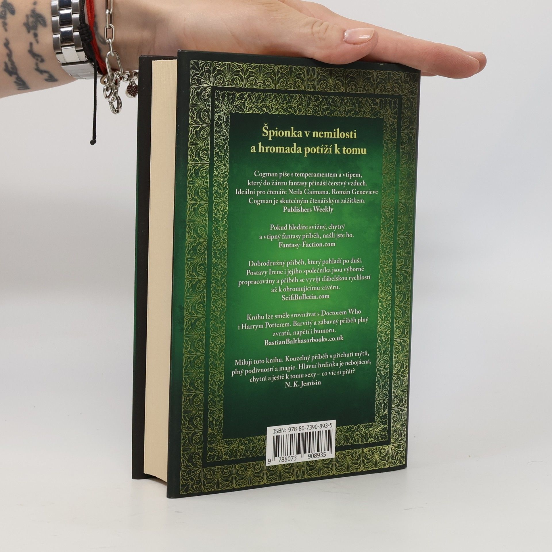 Genevieve Cogman Neviditelná knihovna. Kniha třetí. Hořící stránka