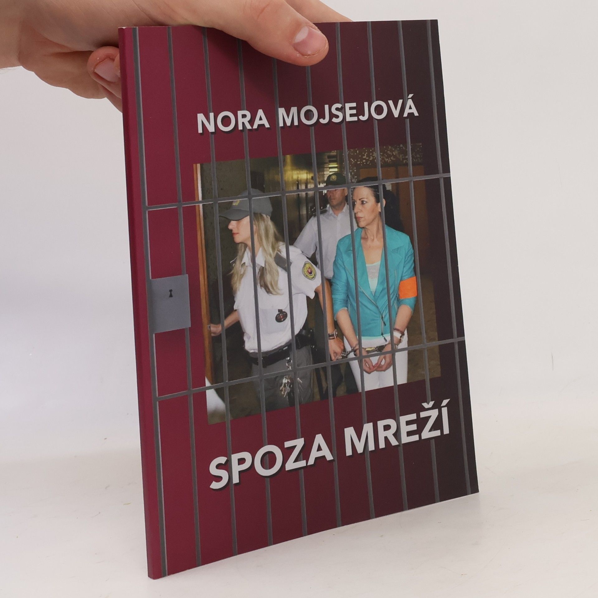 Nora Mojsejová Spoza mreží