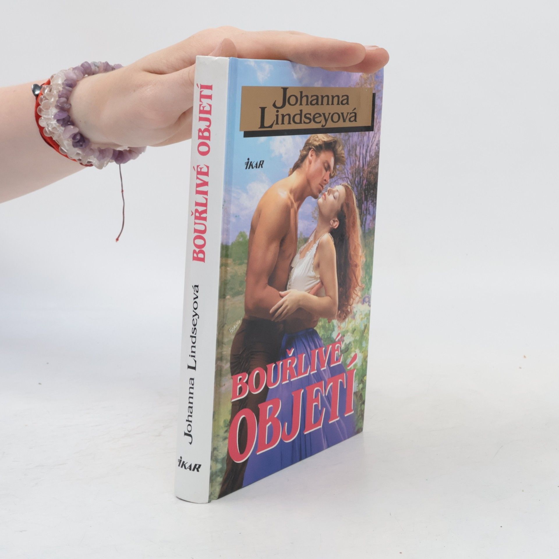 Johanna Lindsey Bouřlivé objetí