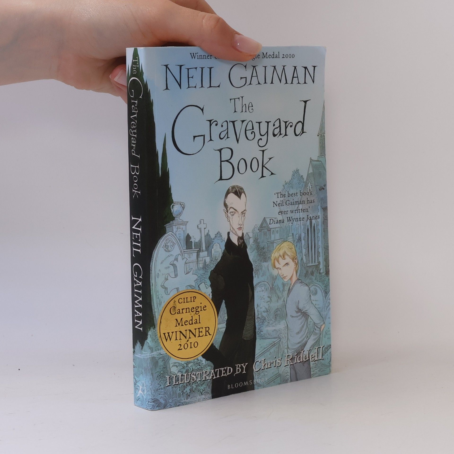 Neil Gaiman The graveyard book