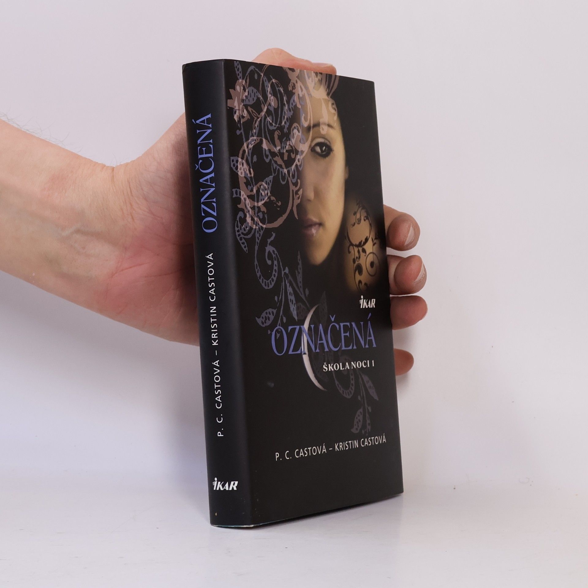 Phyllis Christine Cast Škola noci 1 - Označená