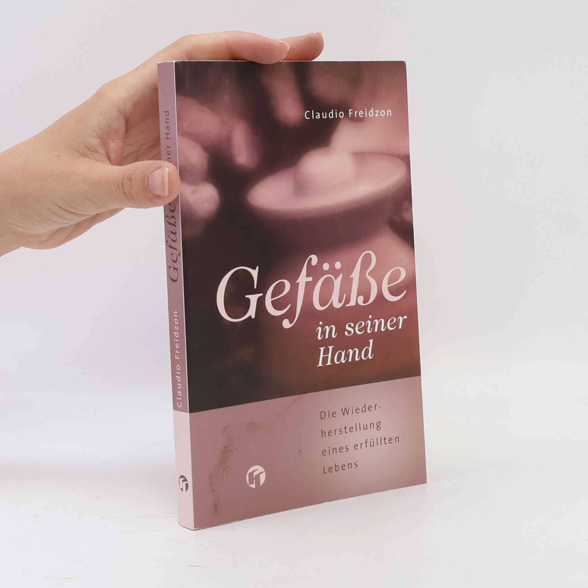 Gefäße in seiner Hand