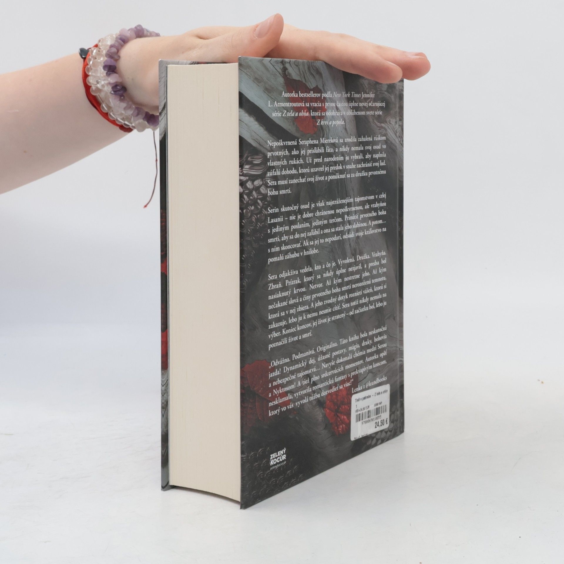 Jennifer L. Armentrout Tieň v pahrebe