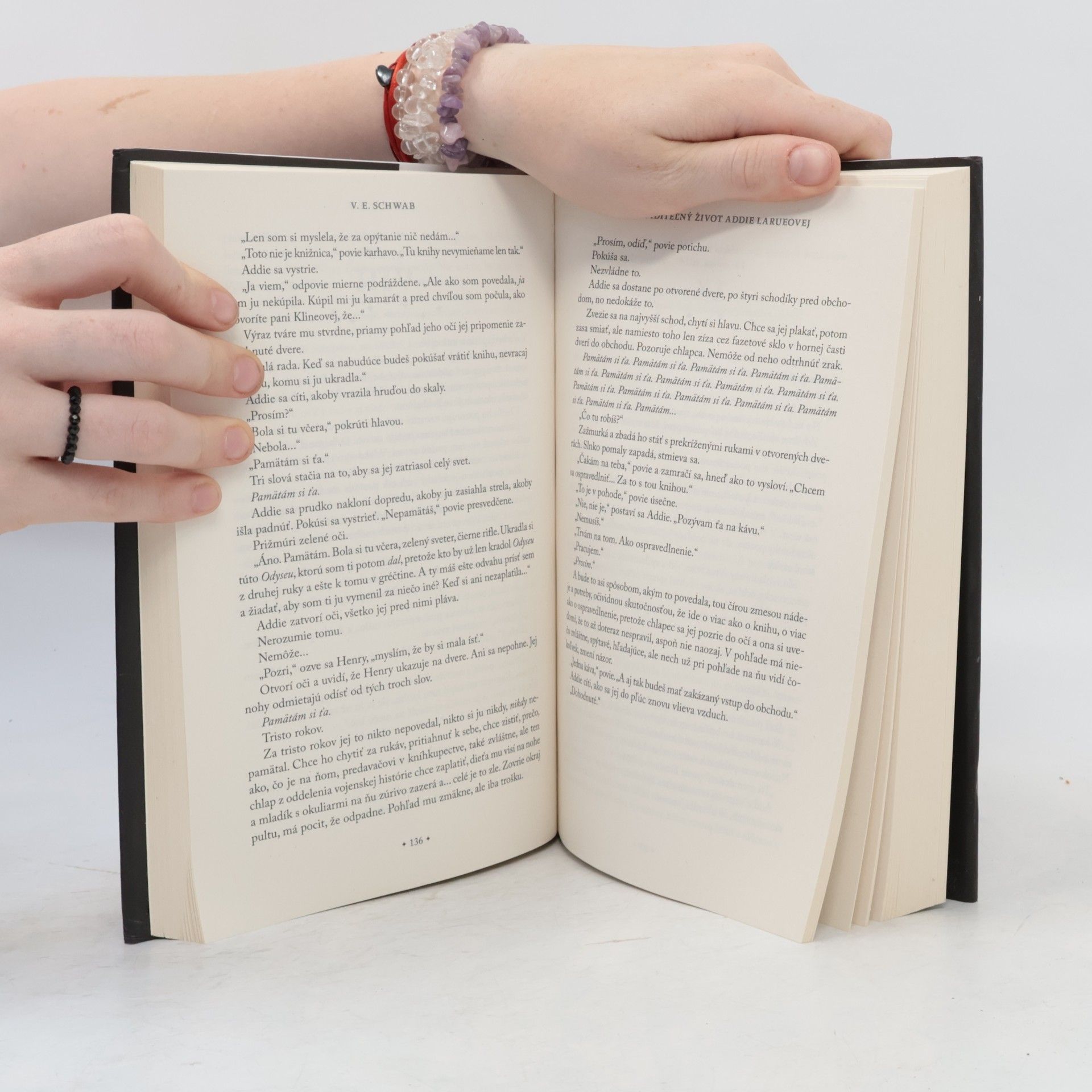 V. E. Schwab Neviditeľný život Addie LaRueovej