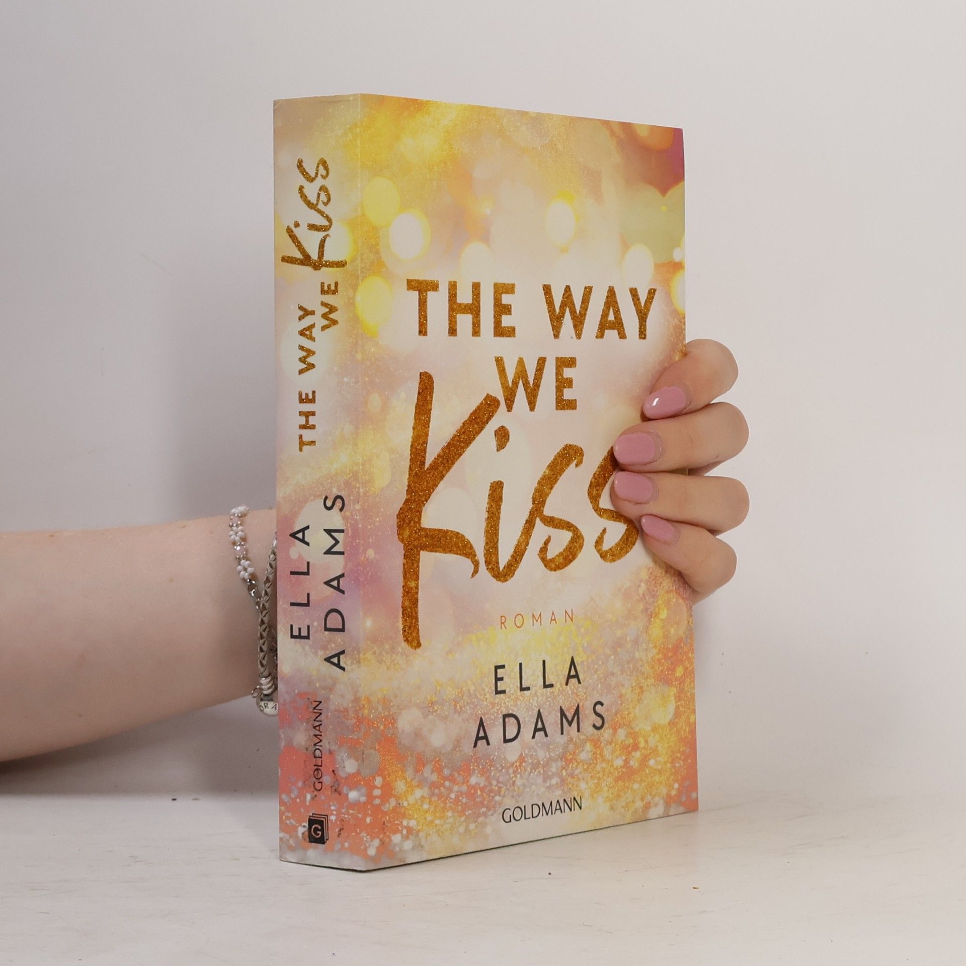 Ella Adams The Way We Kiss