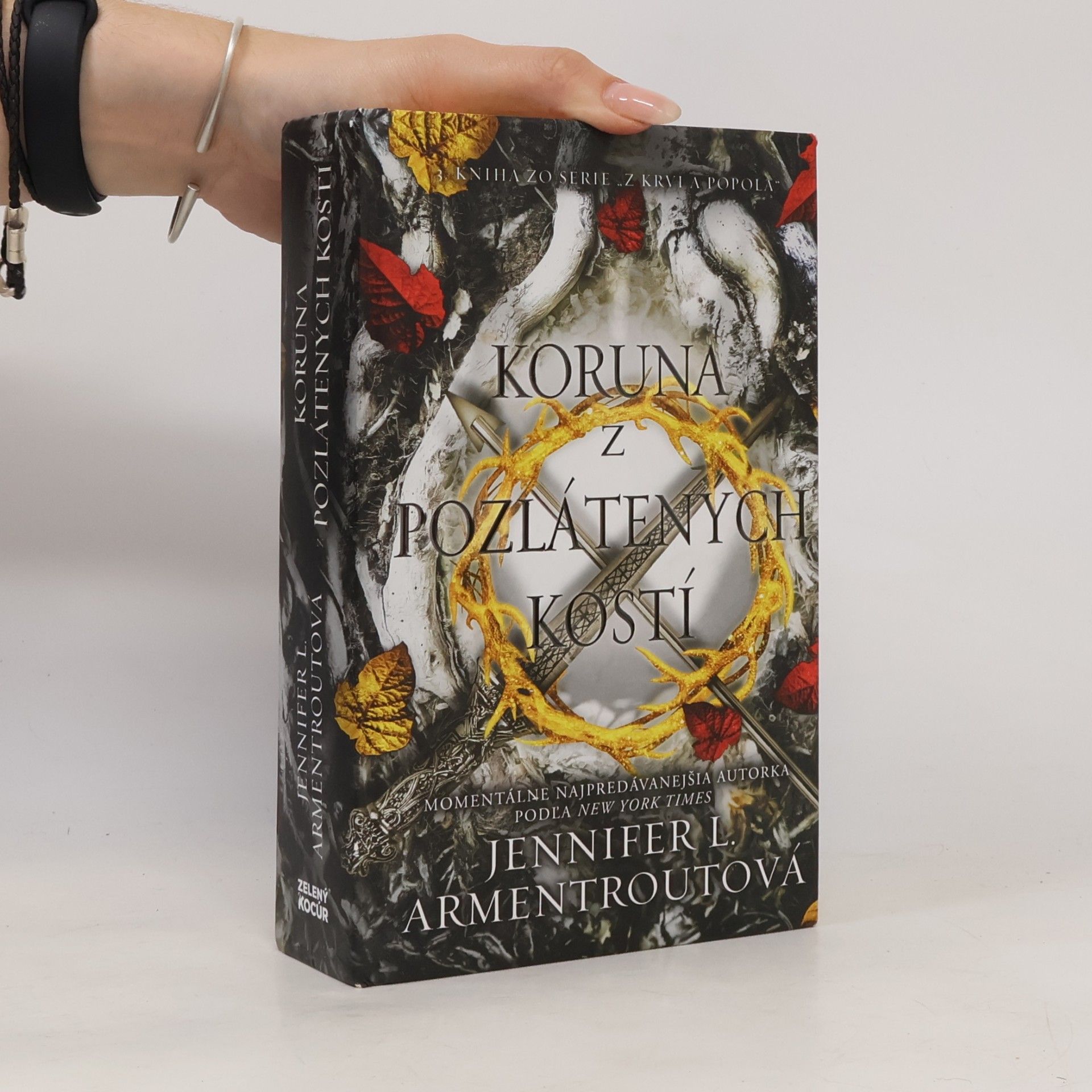 Jennifer L. Armentrout Koruna z pozlátených kostí