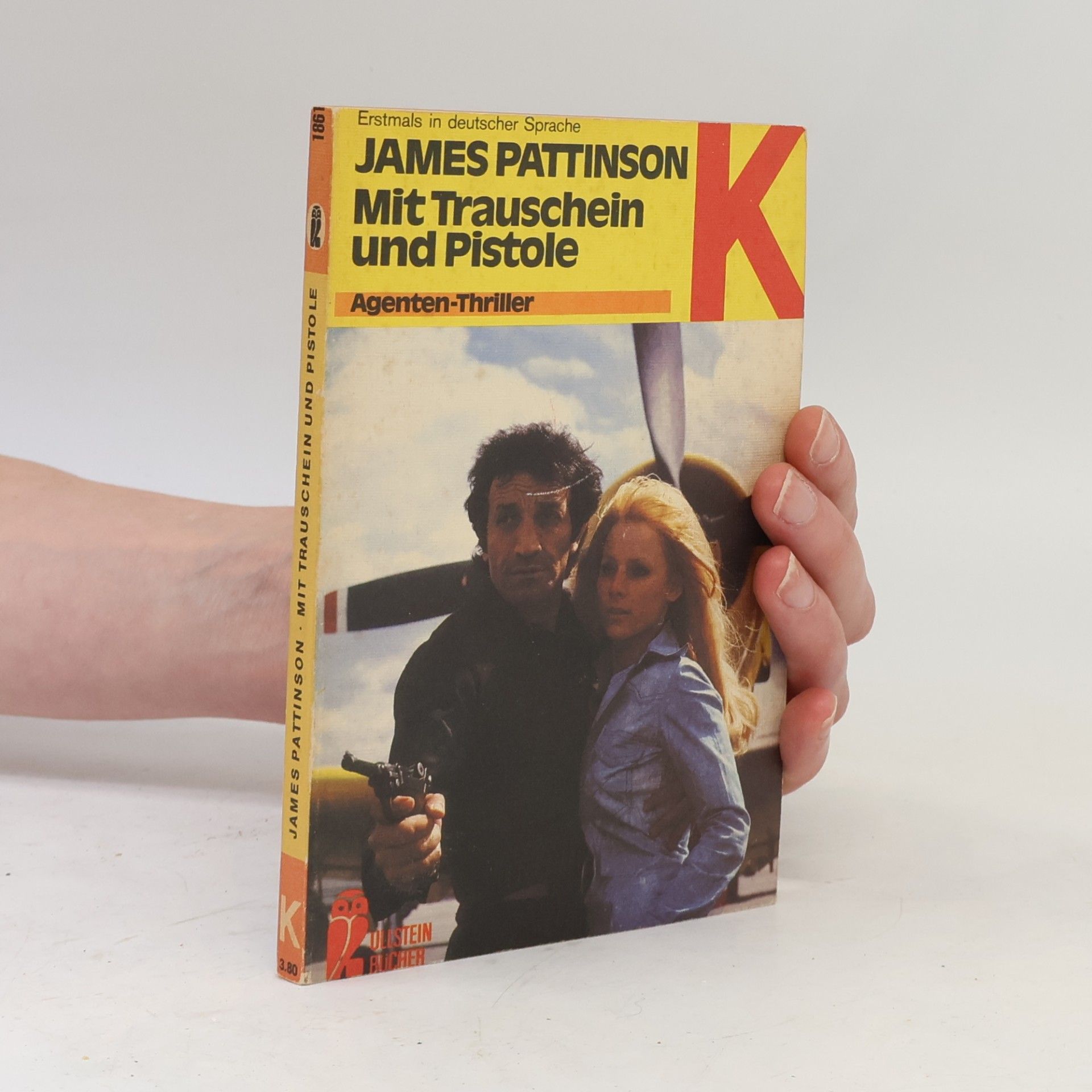 Mit Trauschein und Pistole