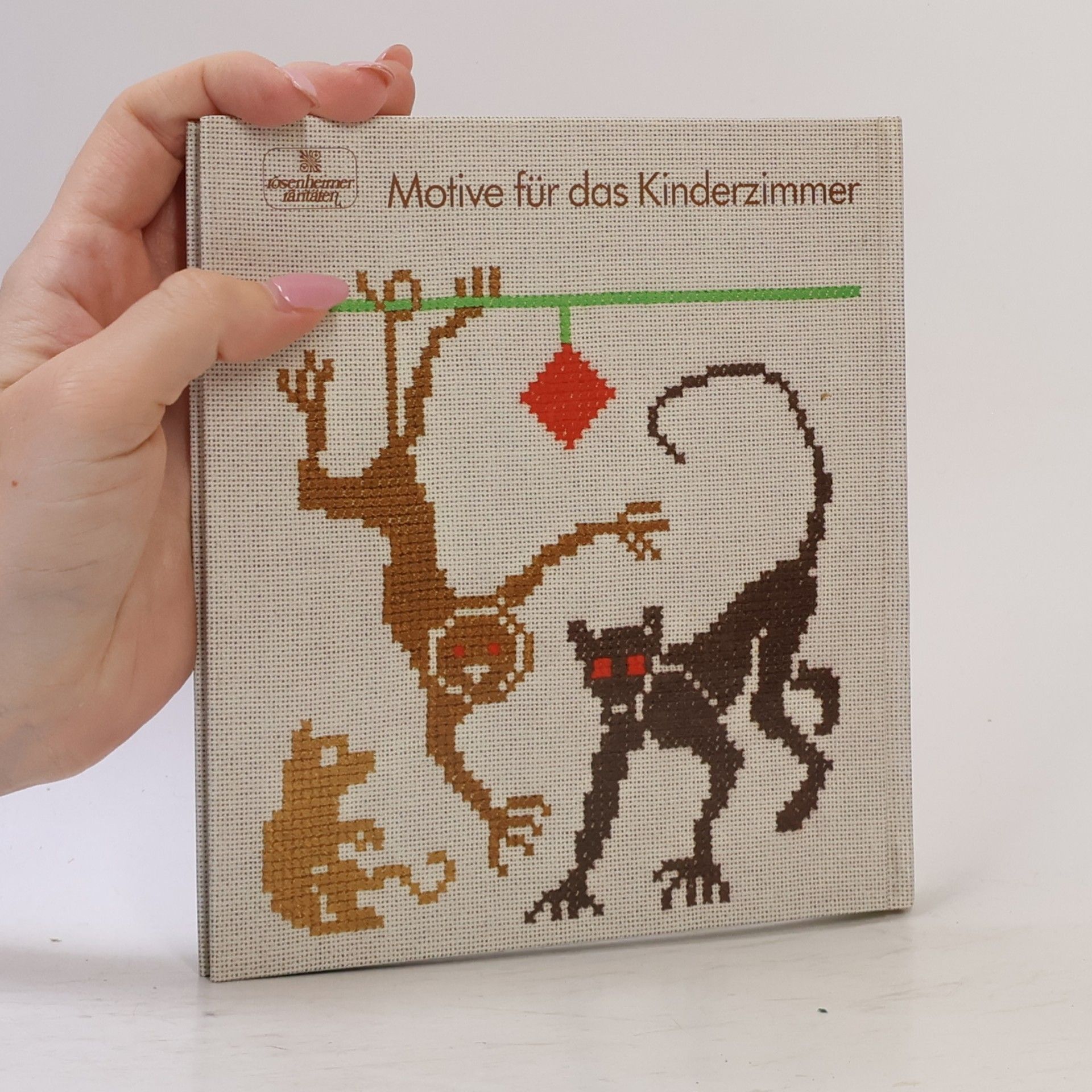 Carola Förg Gestickte Zirkuswelt