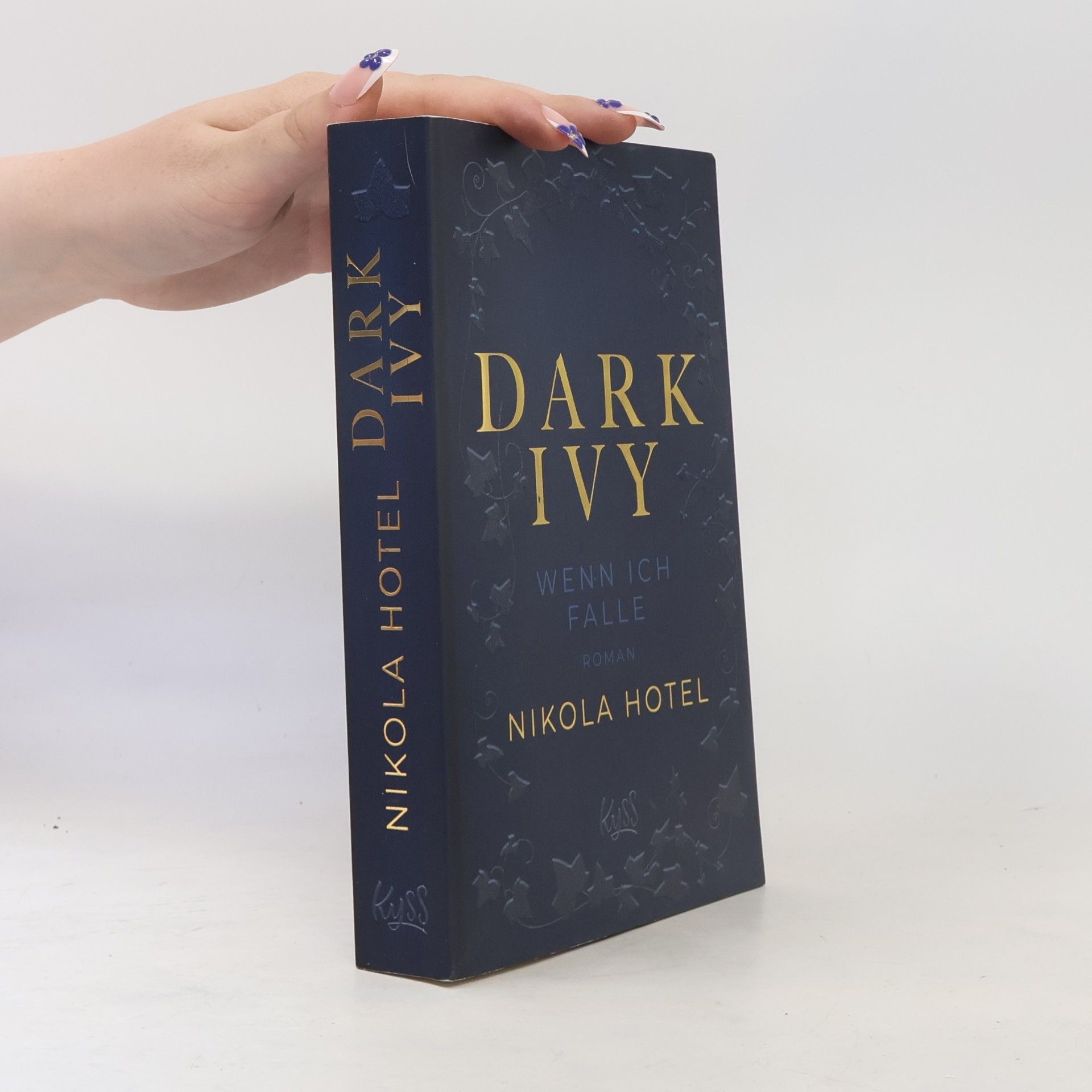 Nikola Hotel Dark Ivy - Wenn ich falle