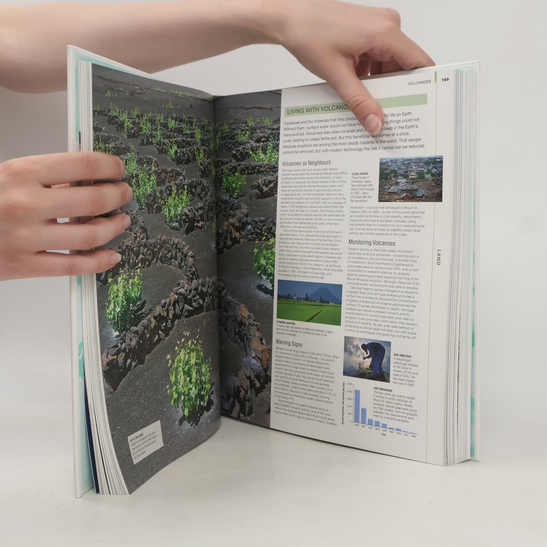 Dorling Kindersley Publishing Earth – New Edition