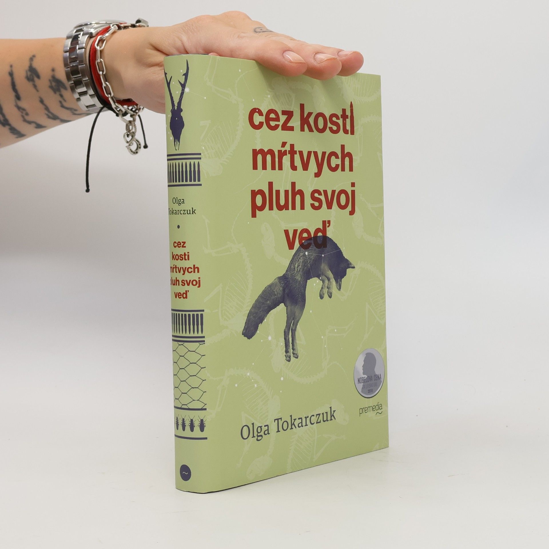 Olga Tokarczuk Cez kosti mŕtvych pluh svoj veď