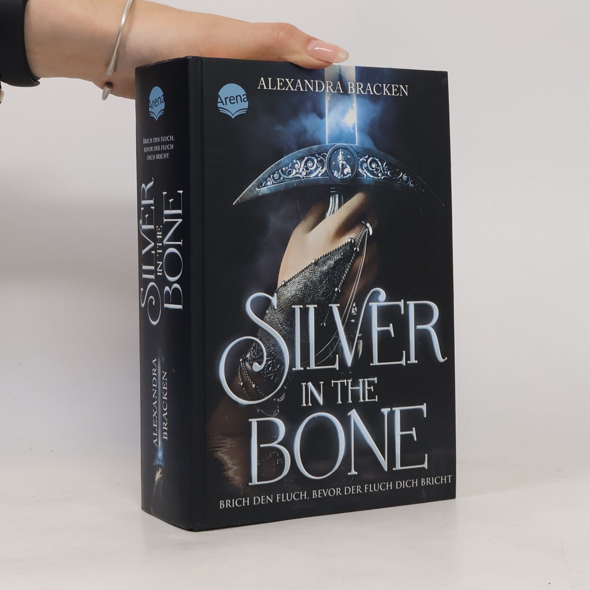 Alexandra Bracken Silver in the Bone. Brich den Fluch, bevor der Fluch dich bricht (Die Hollower-Saga 1)