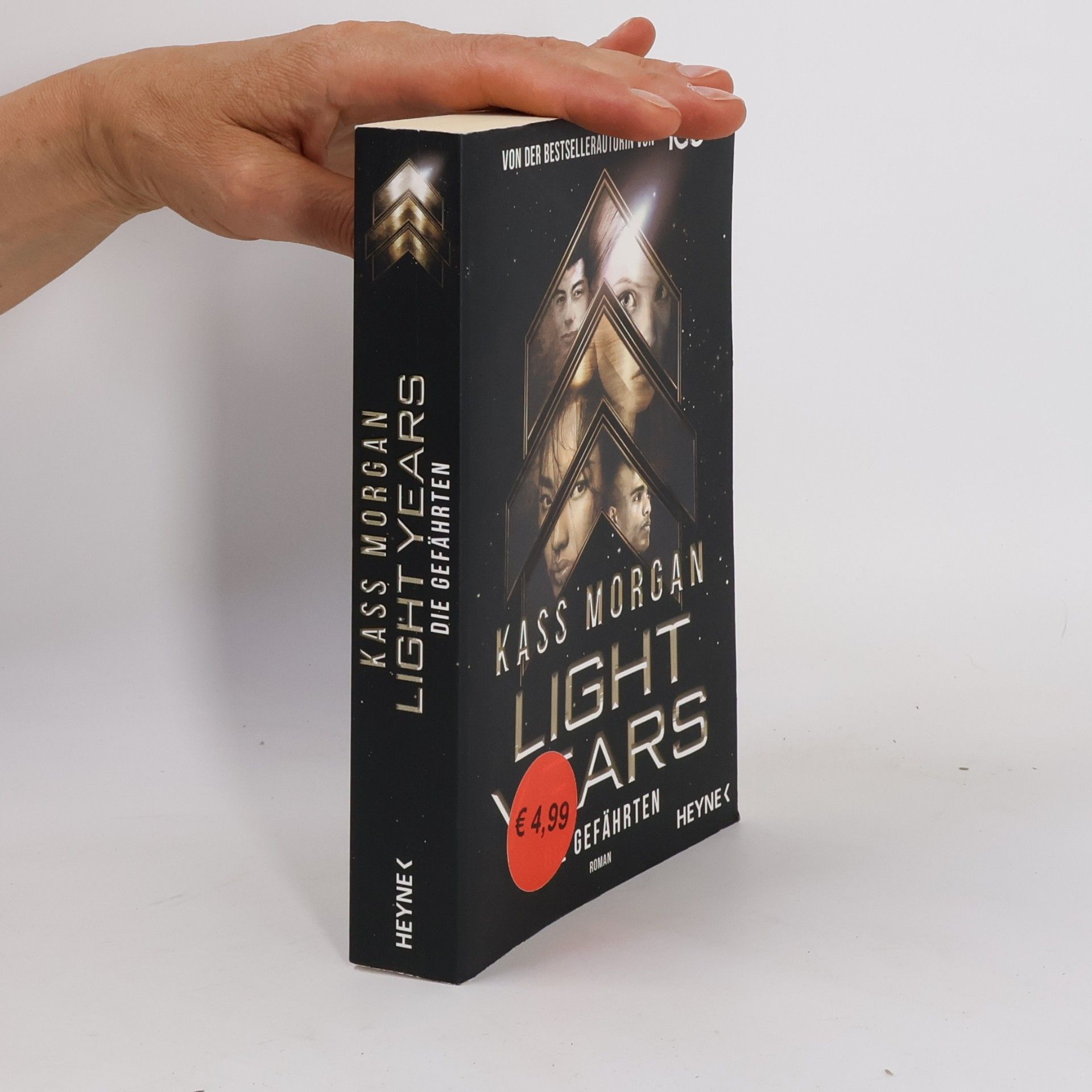 Kass Morgan Light years. Die Gefährten