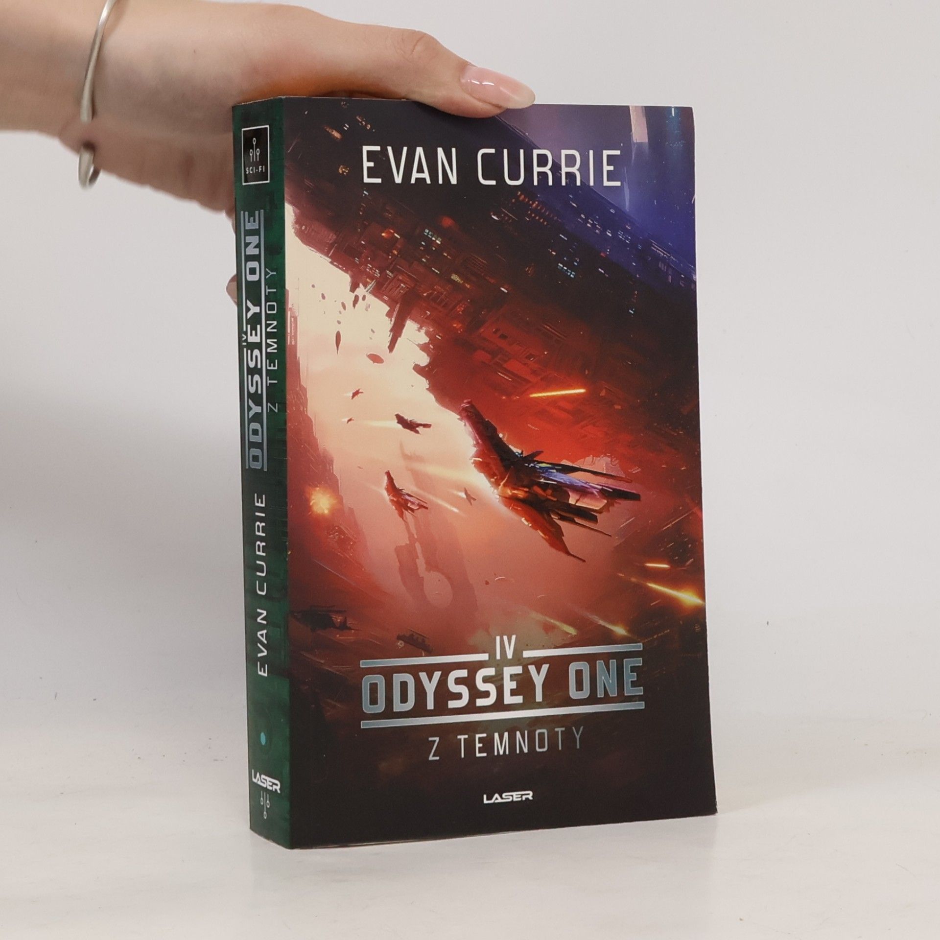 Evan Currie Odyssey One. Z temnoty