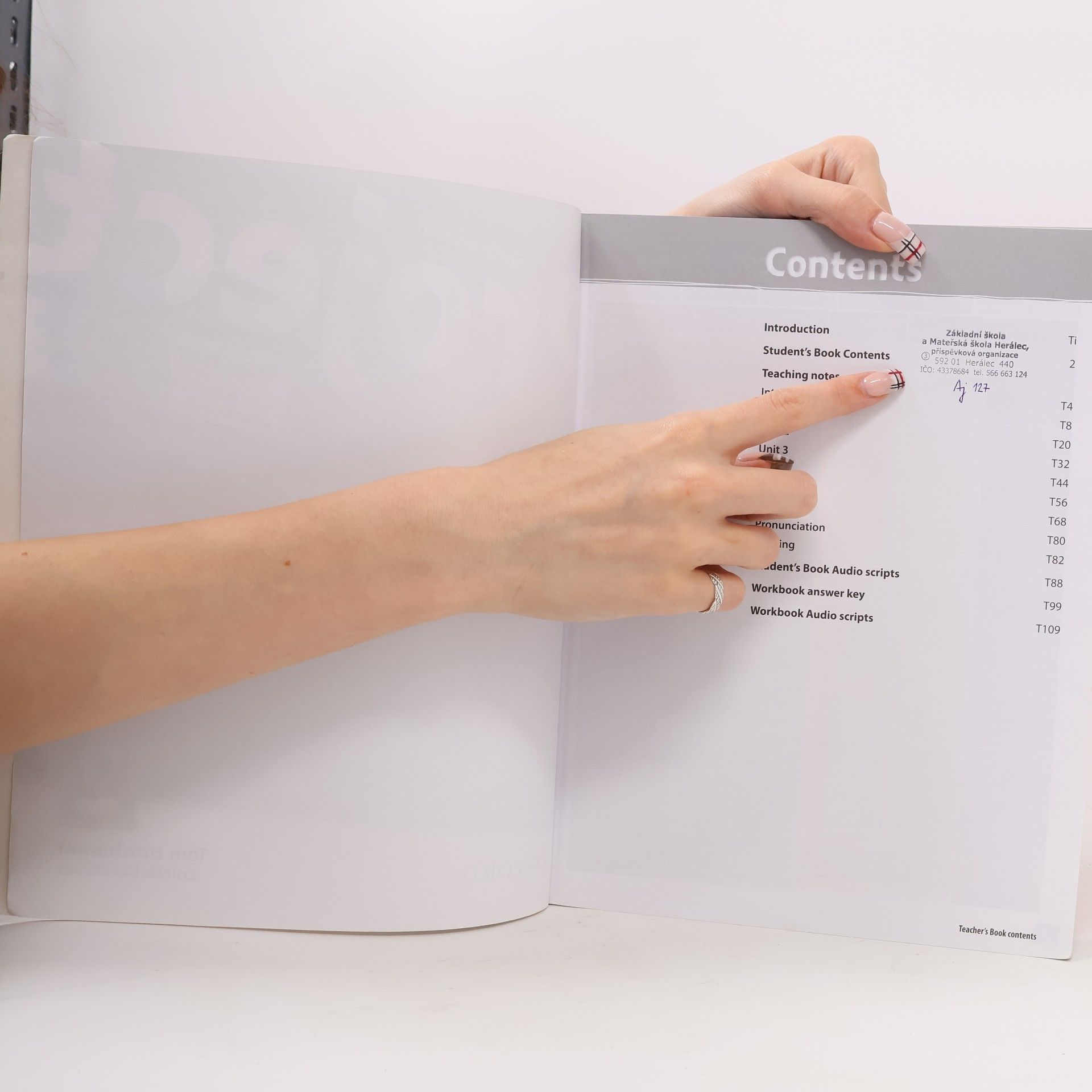 Tom Hutchinson Project 2. Teacher's book. Fourth edition
