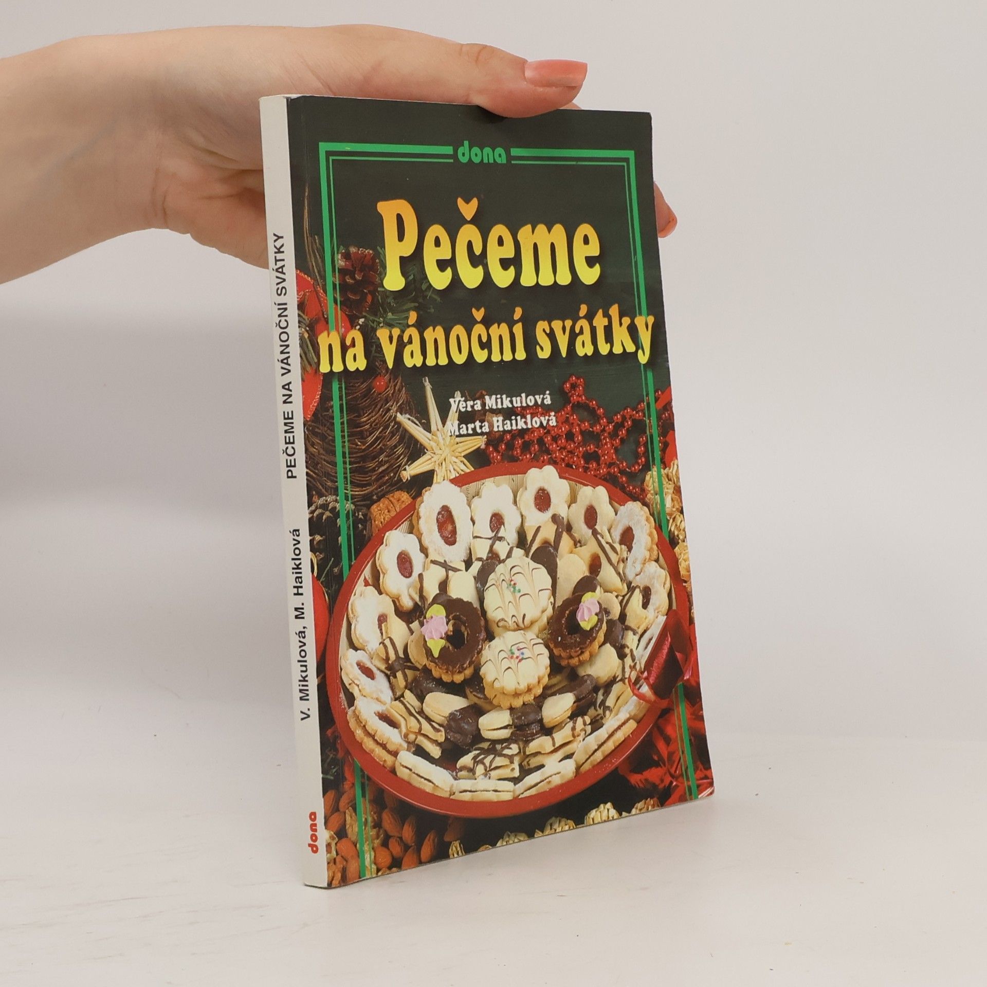 Věra Mikulová Pečeme na vánoční svátky