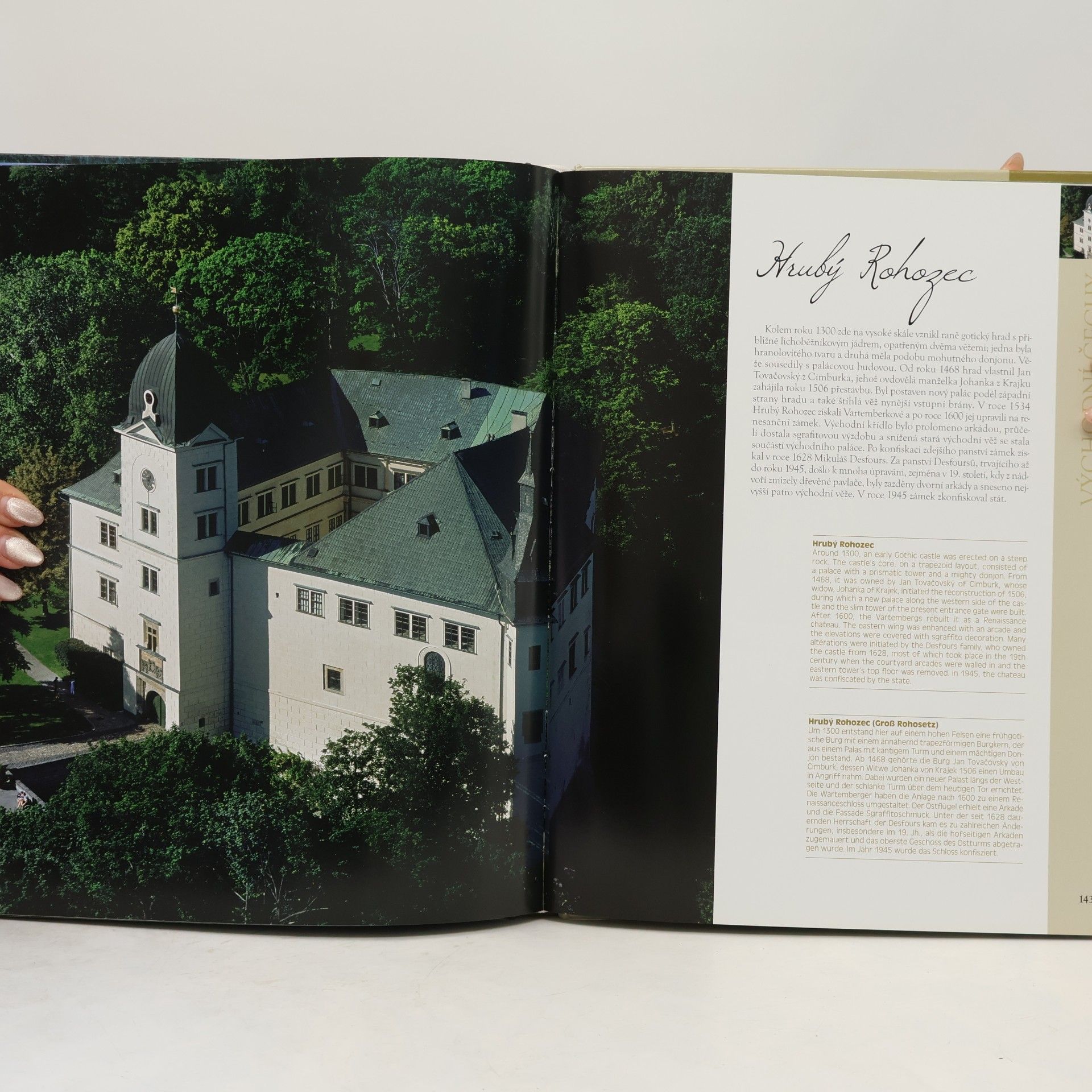 Miroslav Krob Hrady a zámky: Z výšky. Castles and palaces: Aerofoto. Burgen und Schlösser: Aerofoto
