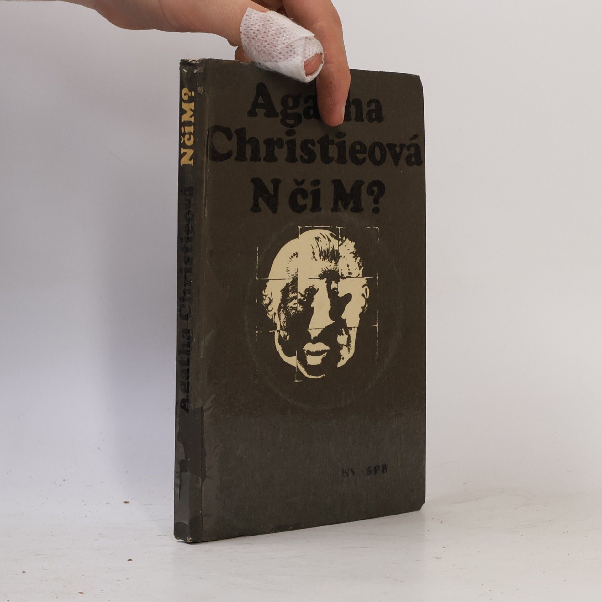 Agatha Christie N či M?