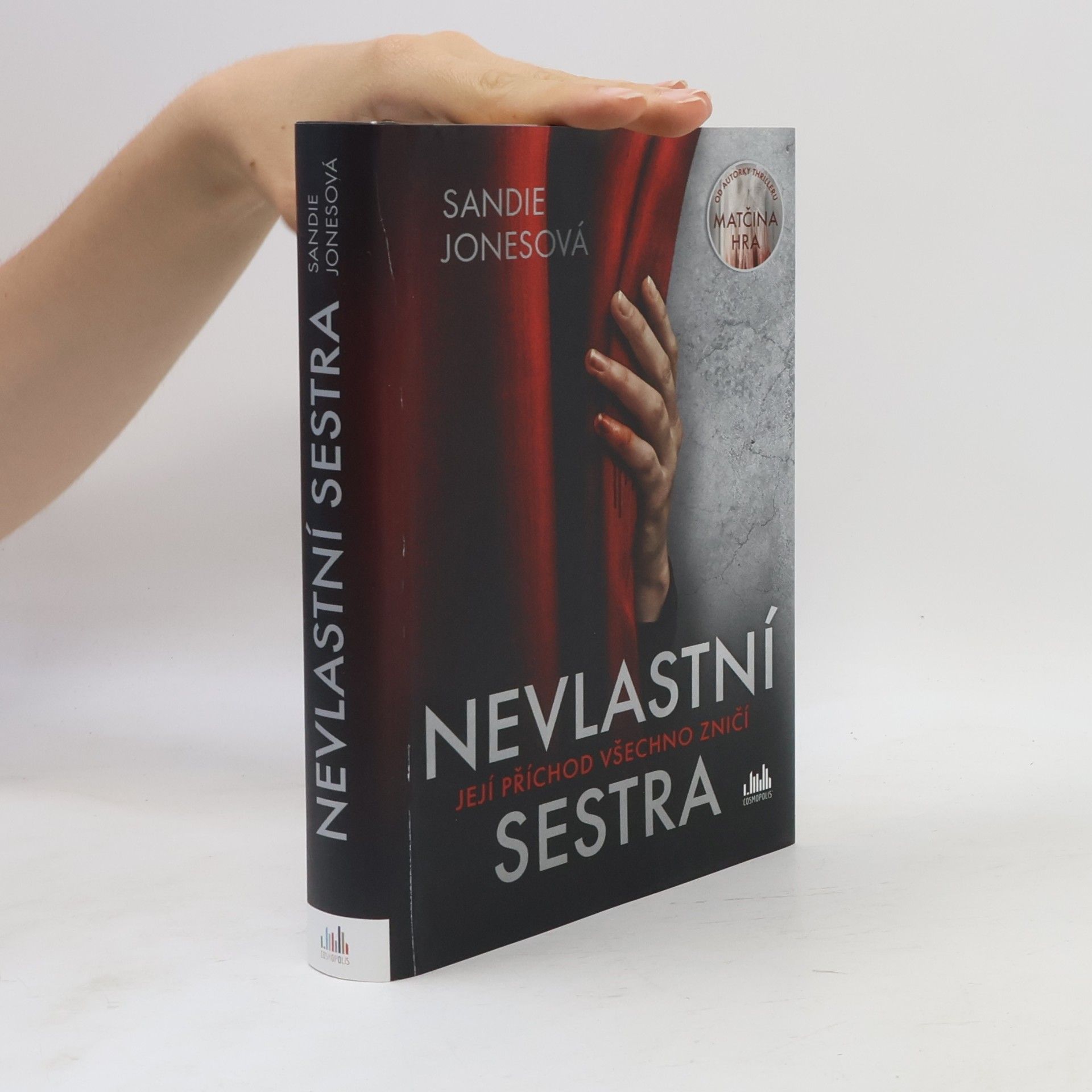 Sandie Jones Nevlastní sestra