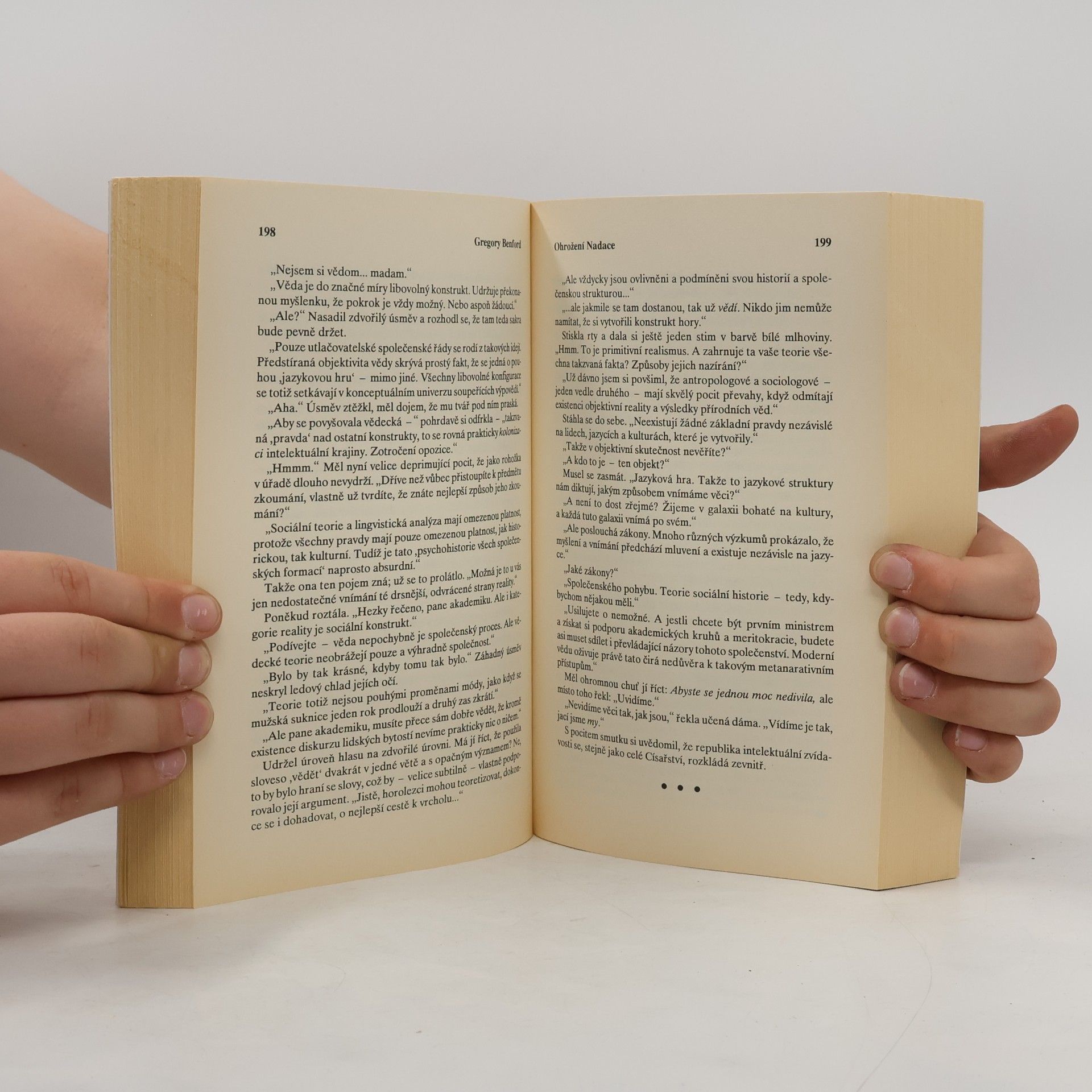 Gregory Benford Druhá trilogie Nadace. Kniha první, Ohrožení Nadace