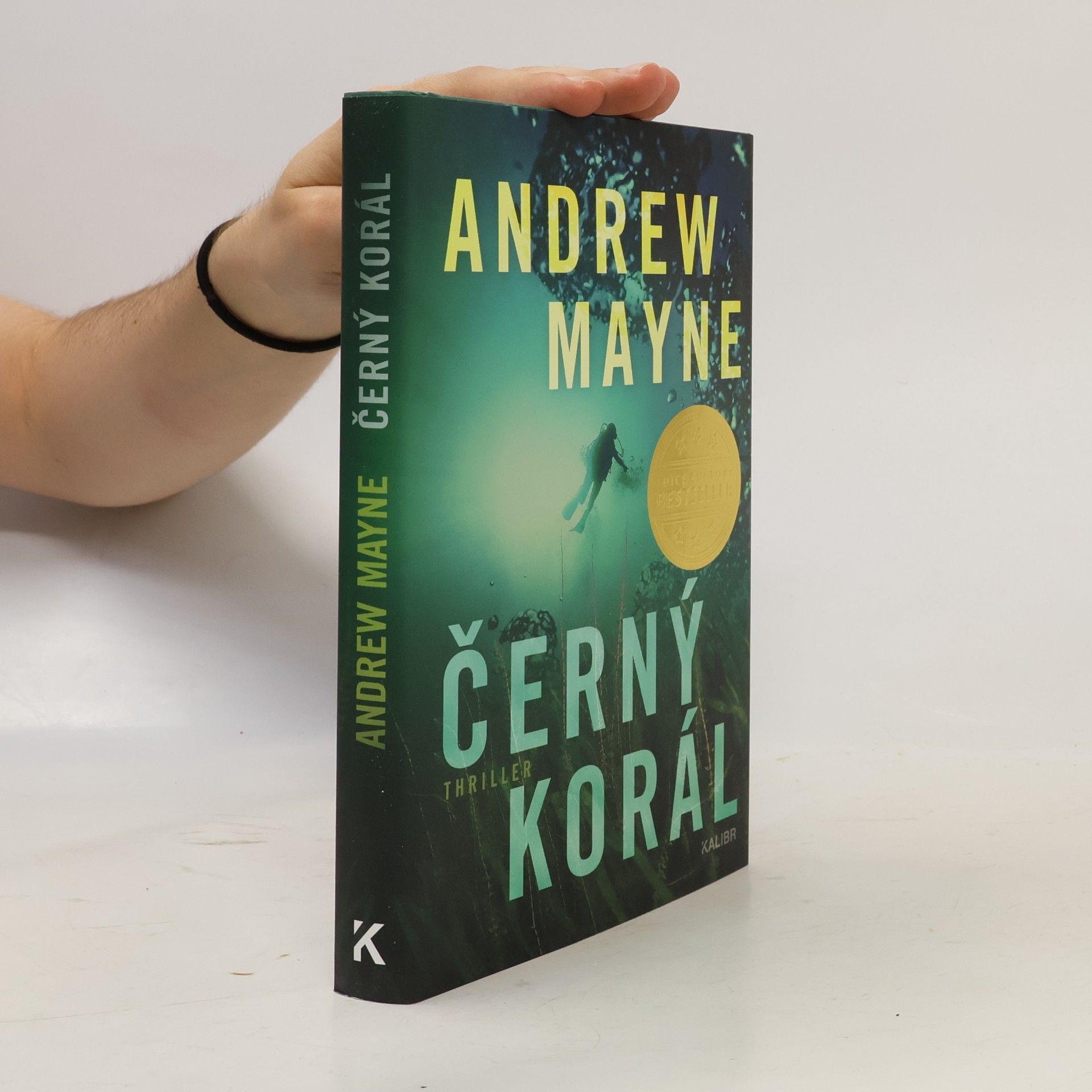 Andrew Mayne Černý korál