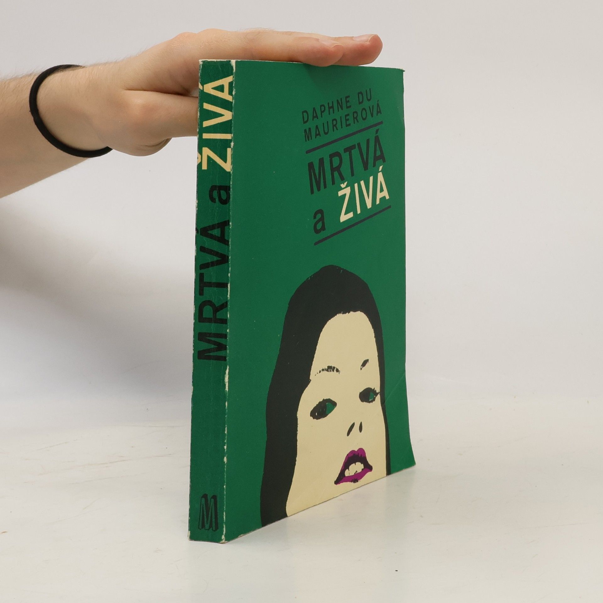 Daphne Du Maurier Mrtvá a živá
