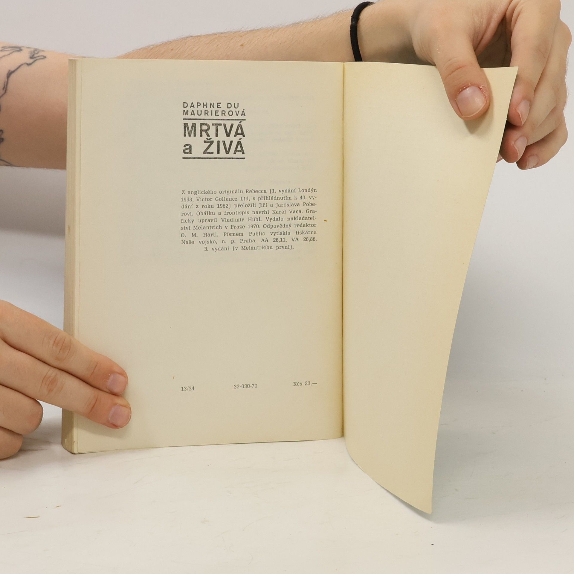 Daphne du Maurier Mrtvá a živá