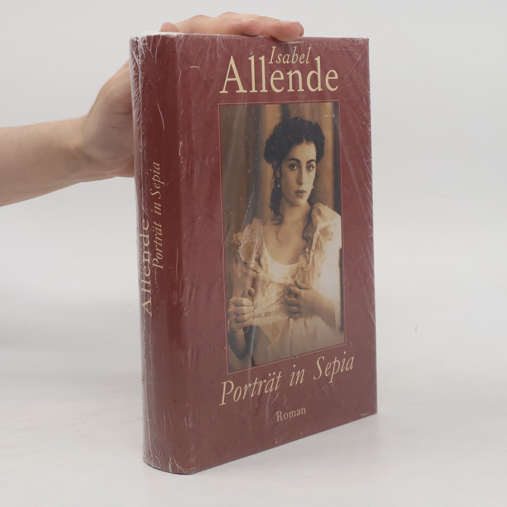 Isabel Allende Porträt in Sepia