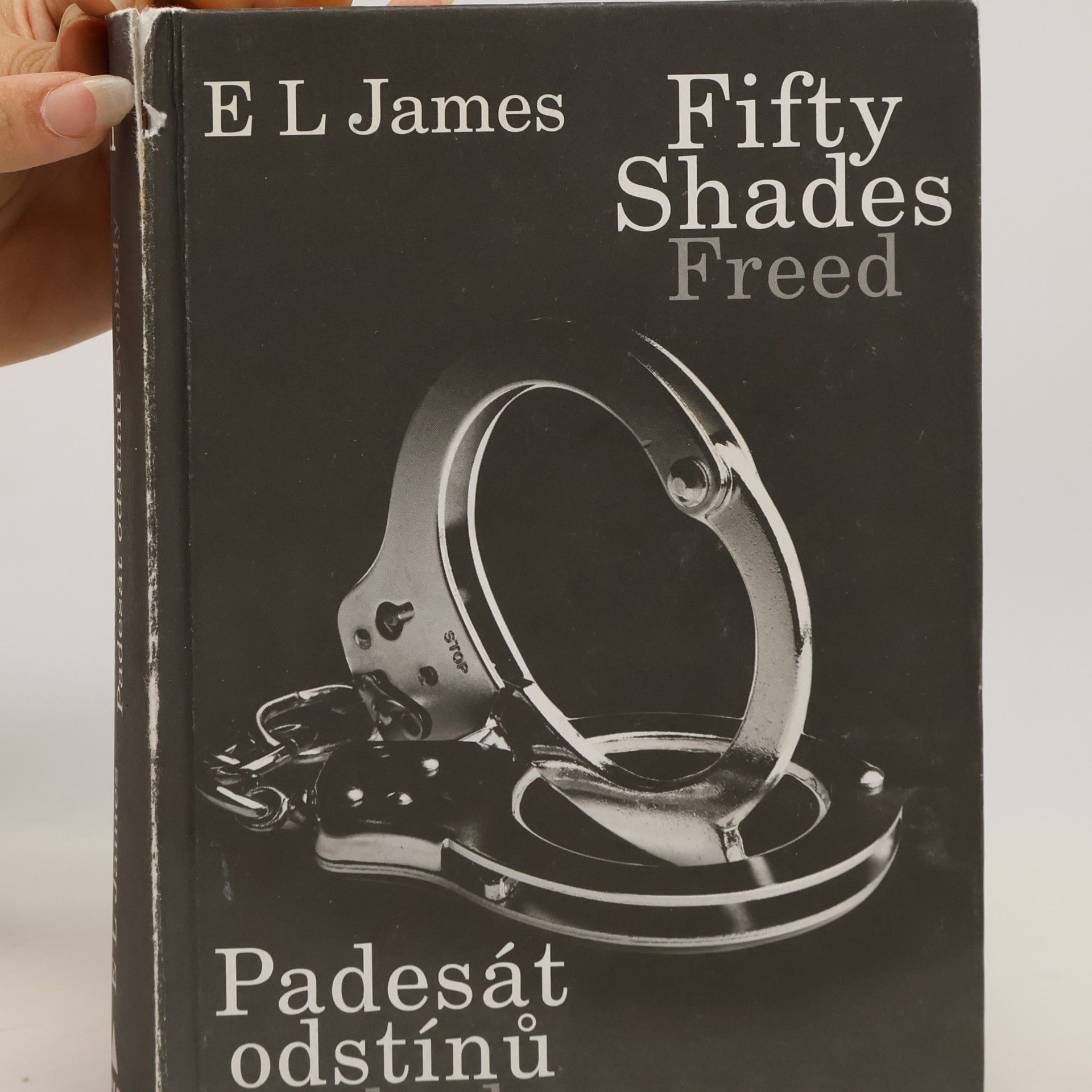 E. L. James Padesát odstínů svobody