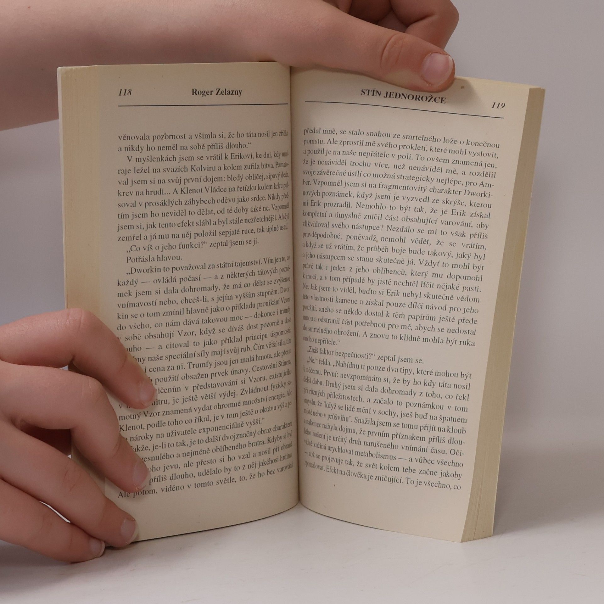 Roger Zelazny Tajemný Amber 2. Stín jednorožce