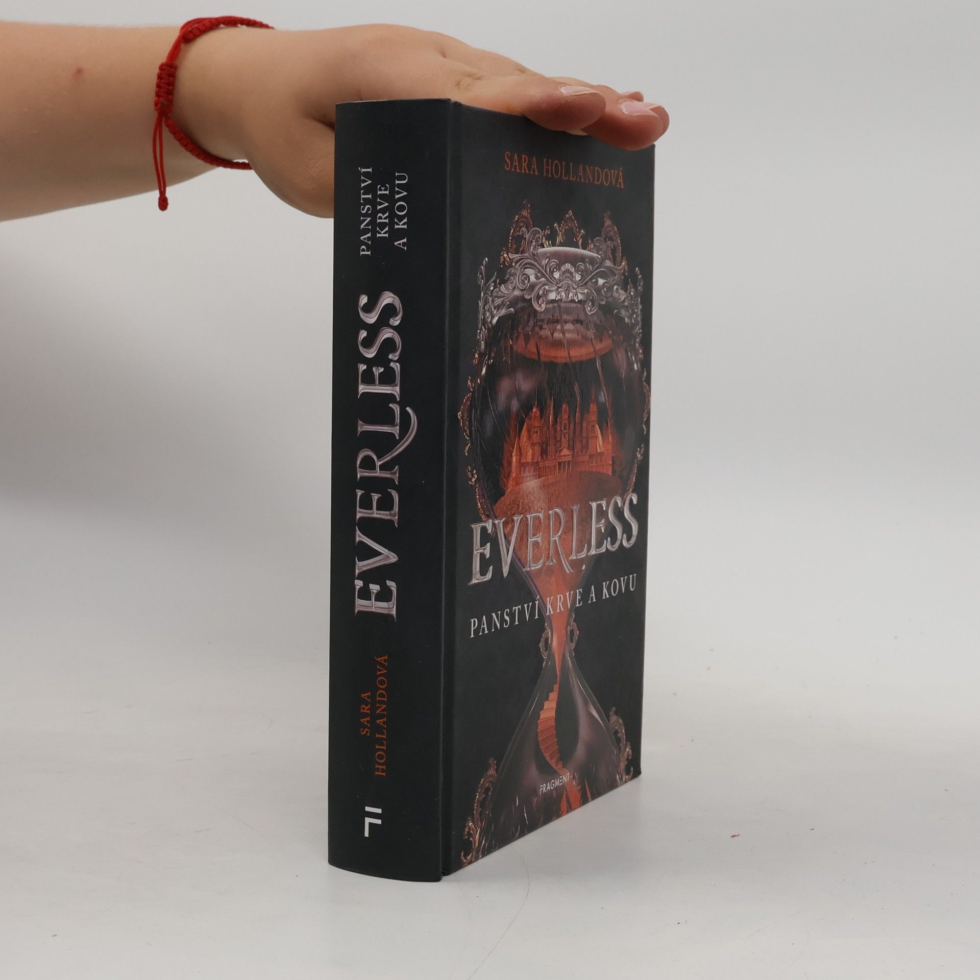 Sara Holland Everless: Panství krve a kovu