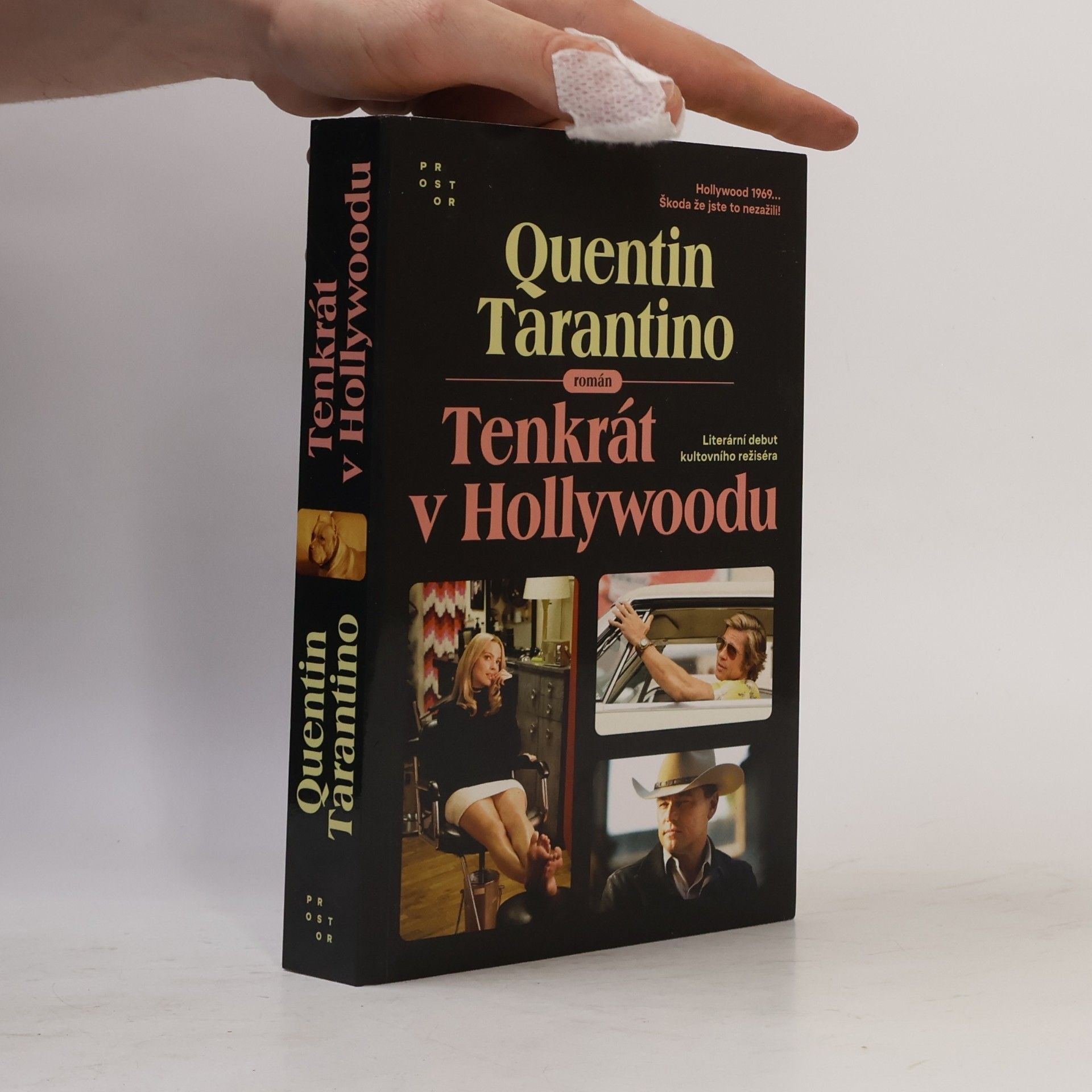 Quentin Tarantino Tenkrát v Hollywoodu : román