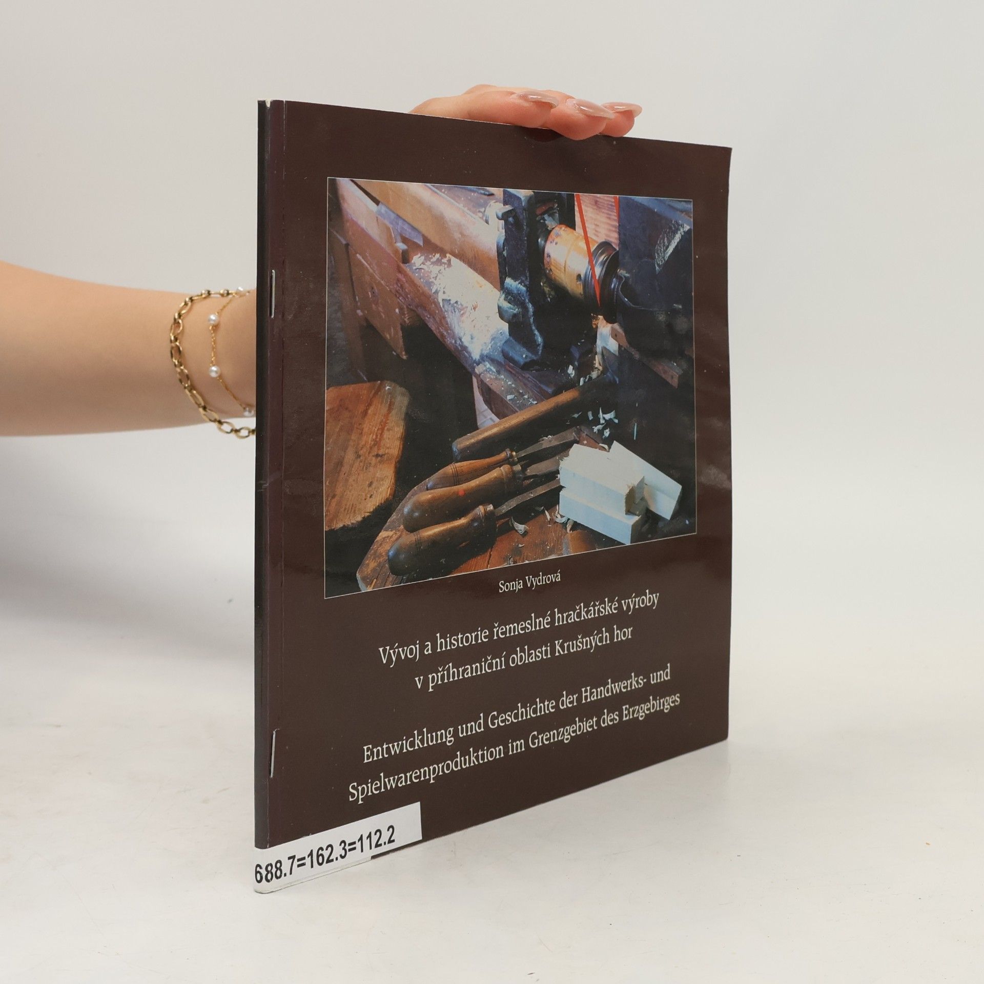 Sonja Vydrová Vývoj a historie řemeslné hračkářské výroby v příhraniční oblasti Krušných hor. Entwicklung und Geschichte der Handwerks- und Spielwarenproduktion im Grenzgebiet des Erzgebirges