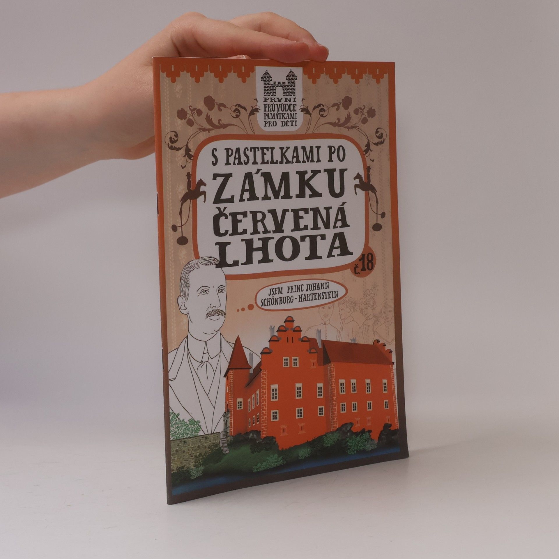 Eva Chupíková S pastelkami po zámku Červená Lhota