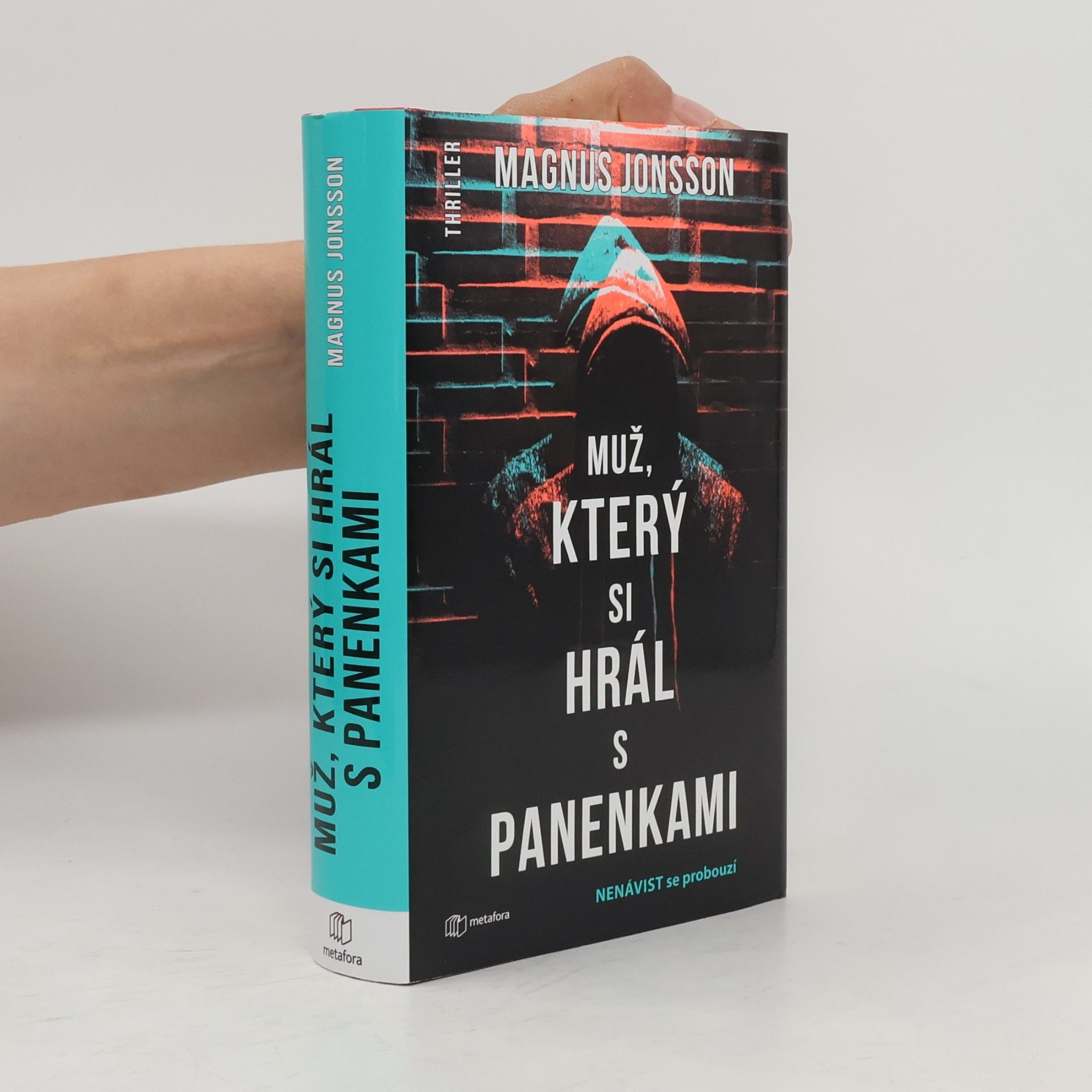 Magnus Jonsson Muž, který si hrál s panenkami