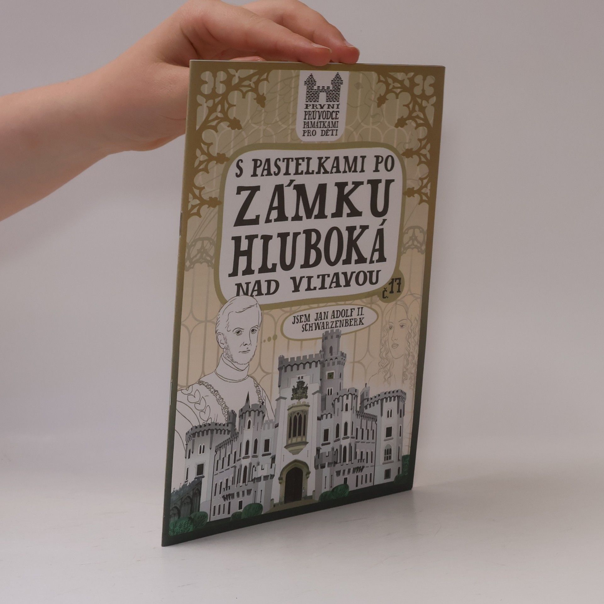 Eva Chupíková S pastelkami po zámku Hluboká nad Vltavou