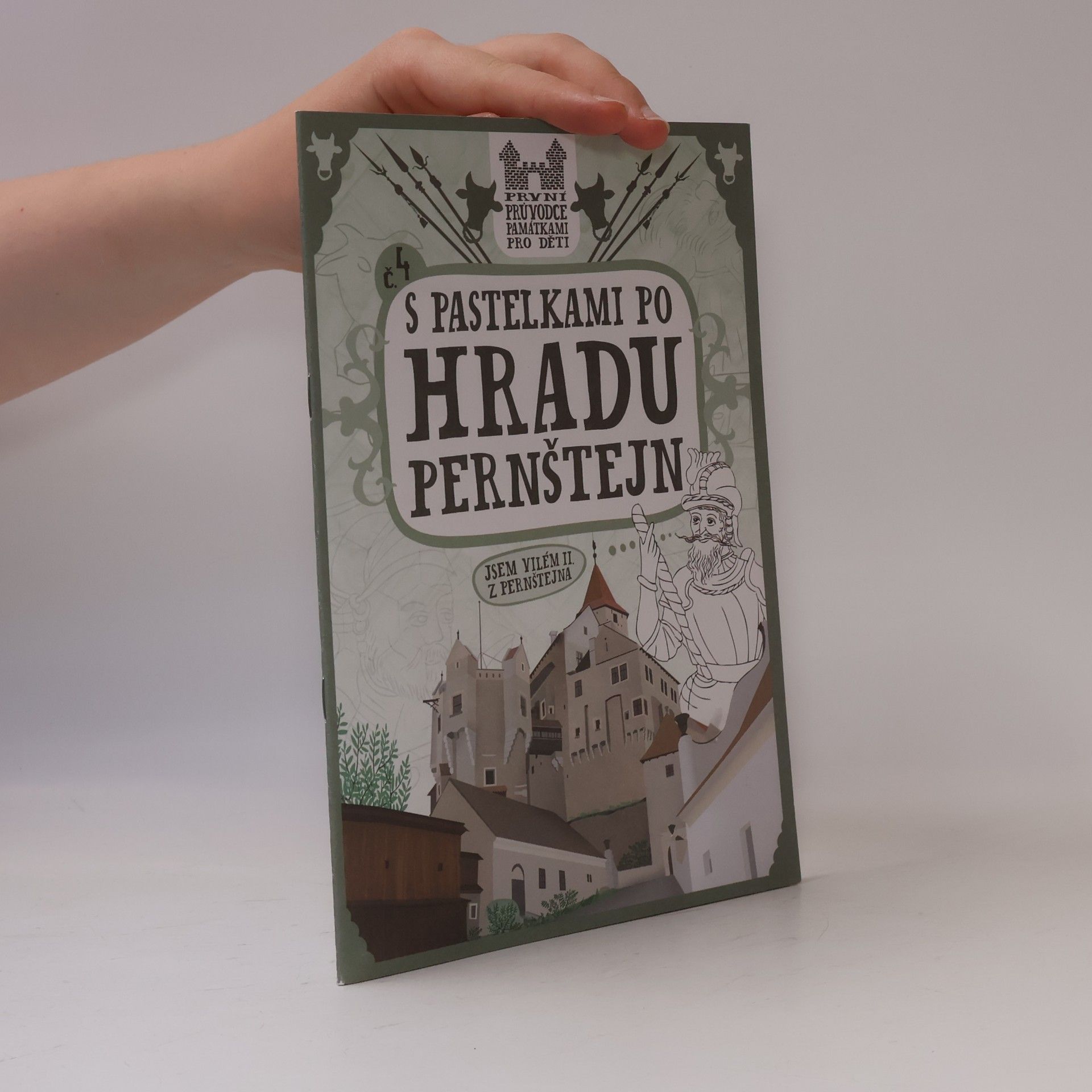 Eva Chupíková S pastelkami po hradu Pernštejn