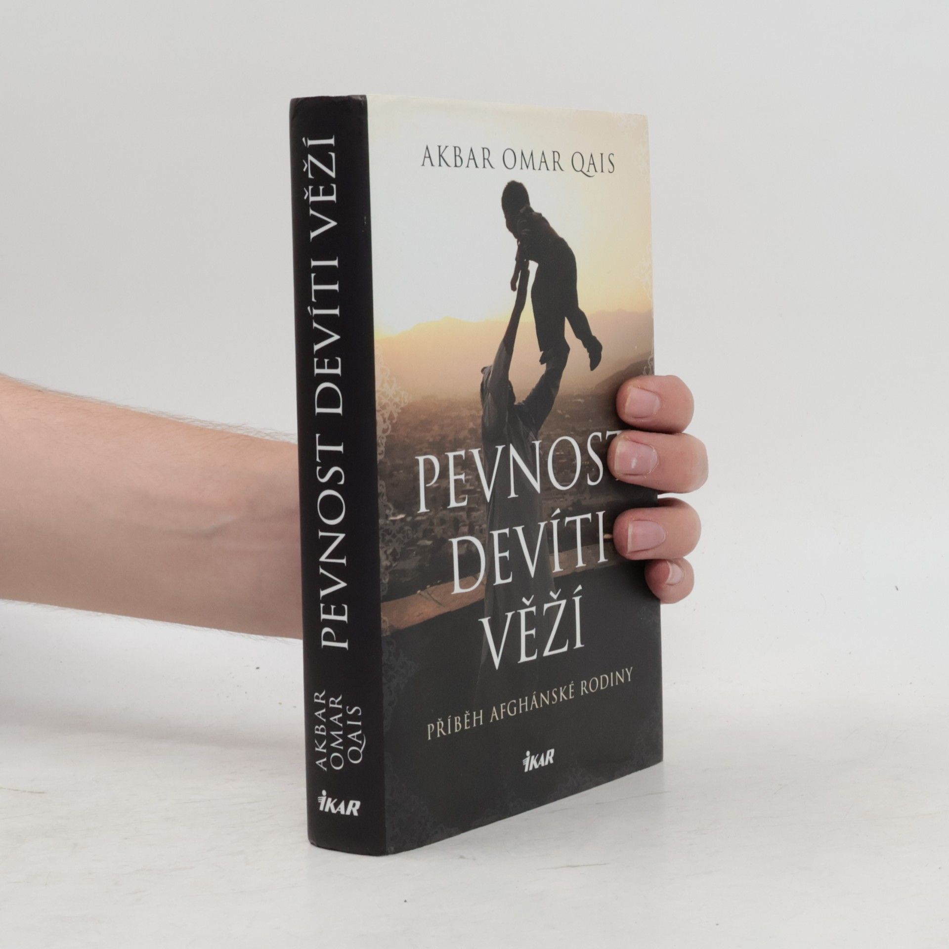 Qais Akbar Omar Pevnost devíti věží