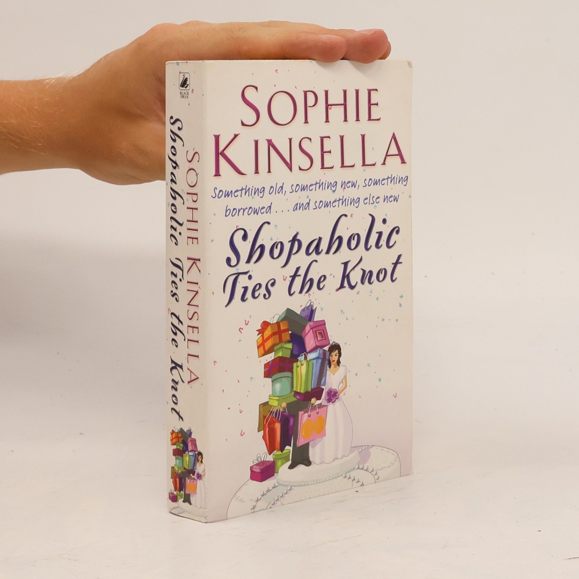 Shopaholic ties the knot